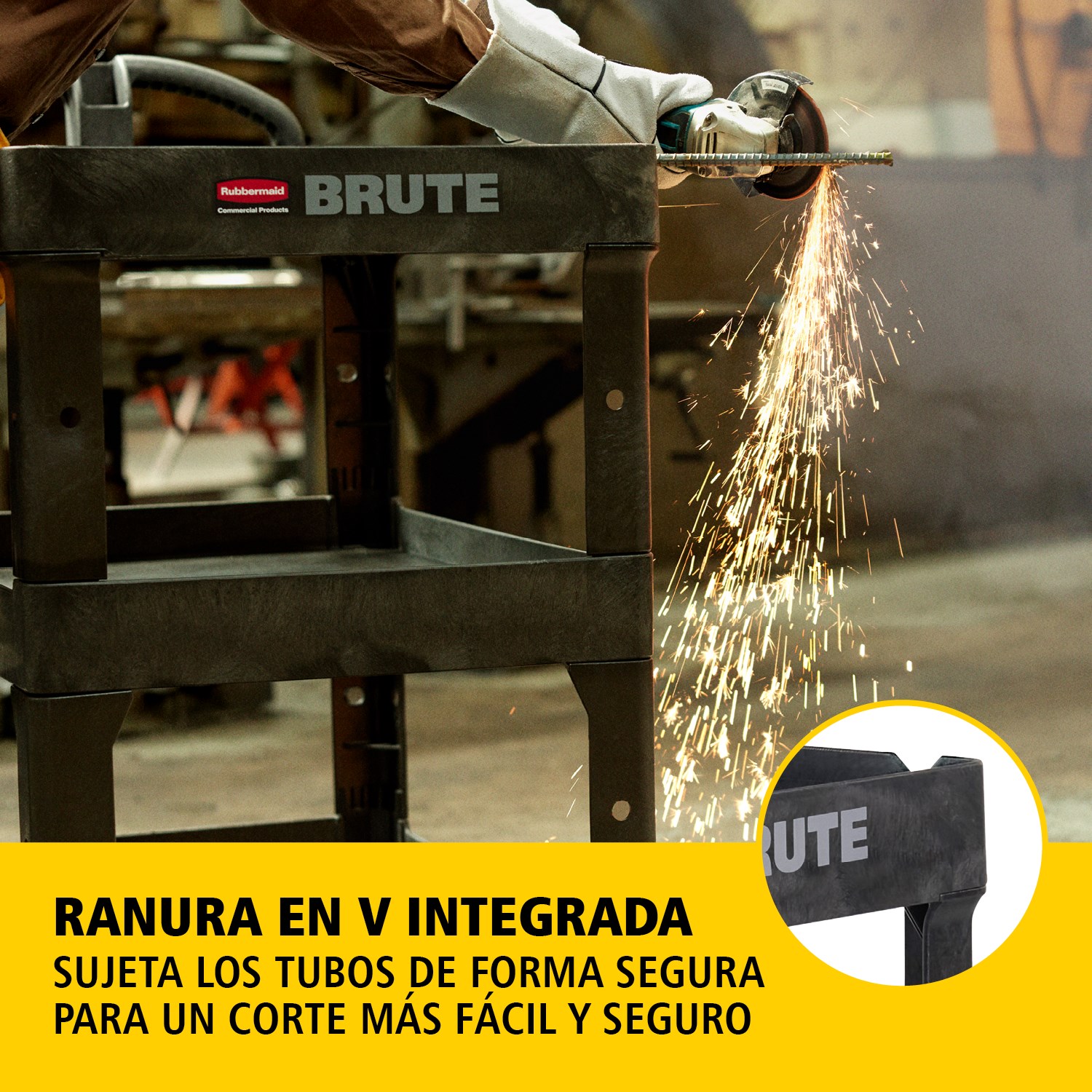 El carro utilitario BRUTE Heavy-Duty con estantes con borde transporta materiales y cargas pesadas de forma segura hasta 226 kg – 340 kg (según el modelo), con opciones de 2, 3 o 4 estantes. Los bordes evitan la caída de objetos y el mango ergonómico facilita la maniobrabilidad. La ranura en V integrada permite sujetar tuberías de forma segura durante el corte.
