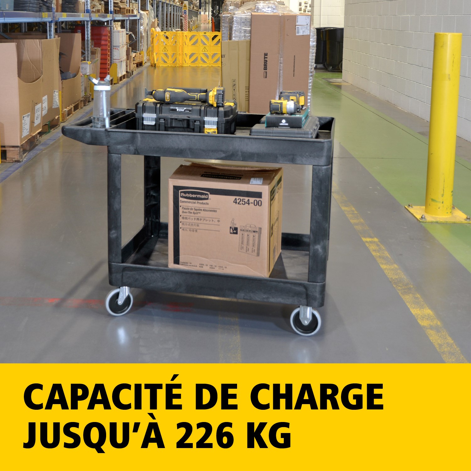 Les chariots utilitaires Heavy-Duty avec étagères à rebords transportent en toute sécurité matériaux, fournitures et charges lourdes jusqu’à 226 kg. Les étagères à rebords empêchent les objets de tomber des chariots.
