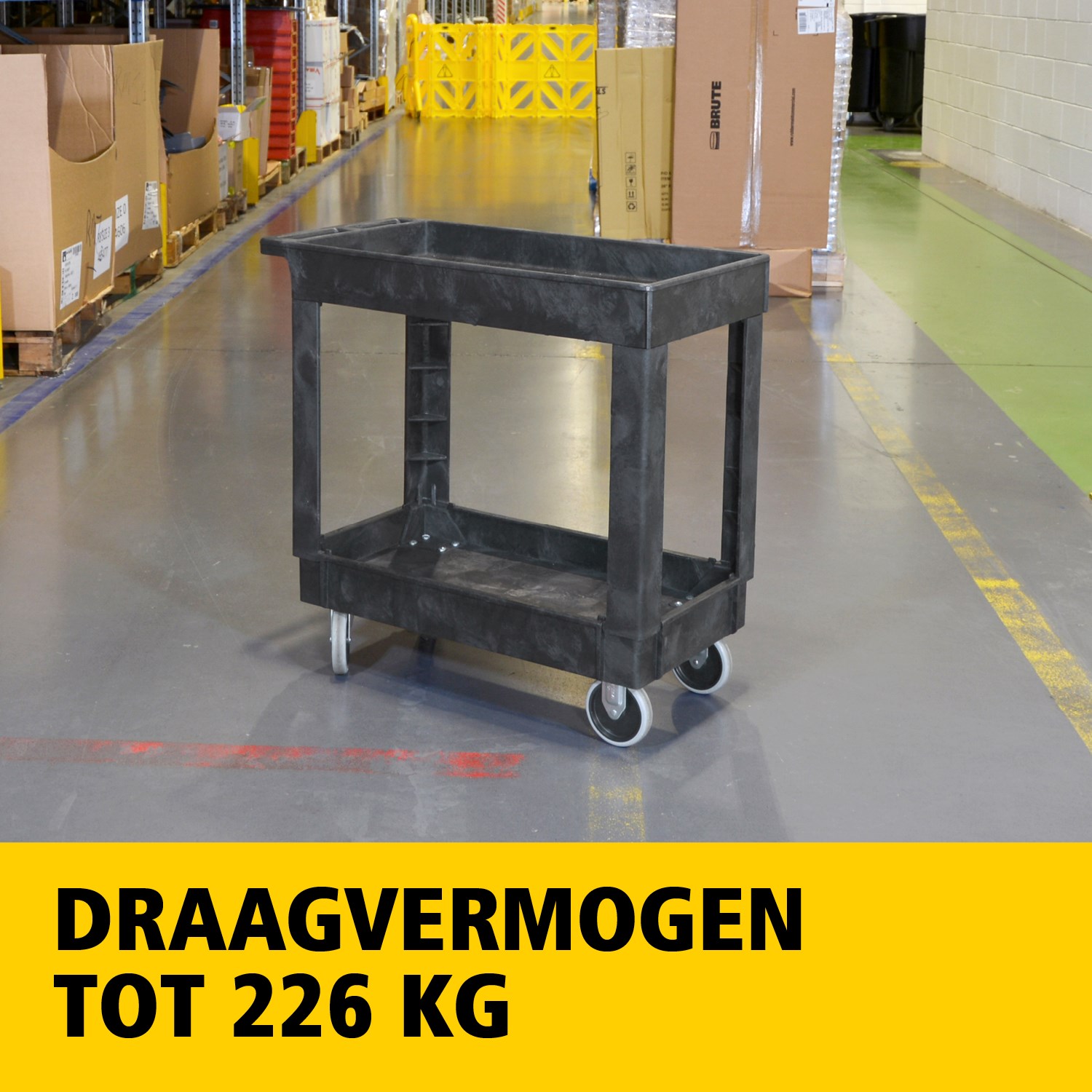 De heavy-duty utility cart met opstaande randen transporteert materialen en zware lasten veilig tot 226 kg. De opstaande randen voorkomen dat items van de wagen vallen.