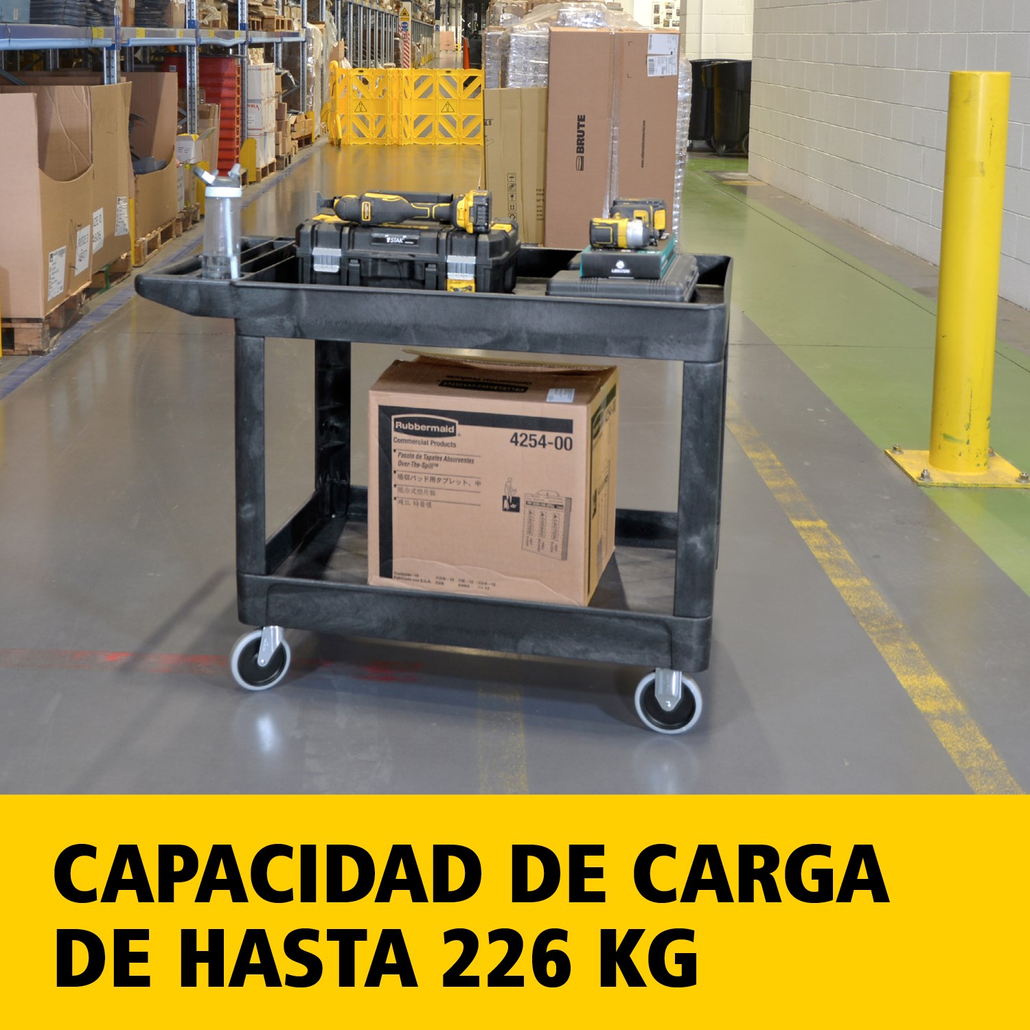 El carro utilitario Heavy-Duty con estantes con borde transporta materiales y cargas pesadas de forma segura hasta 226 kg. Los bordes evitan la caída de objetos.