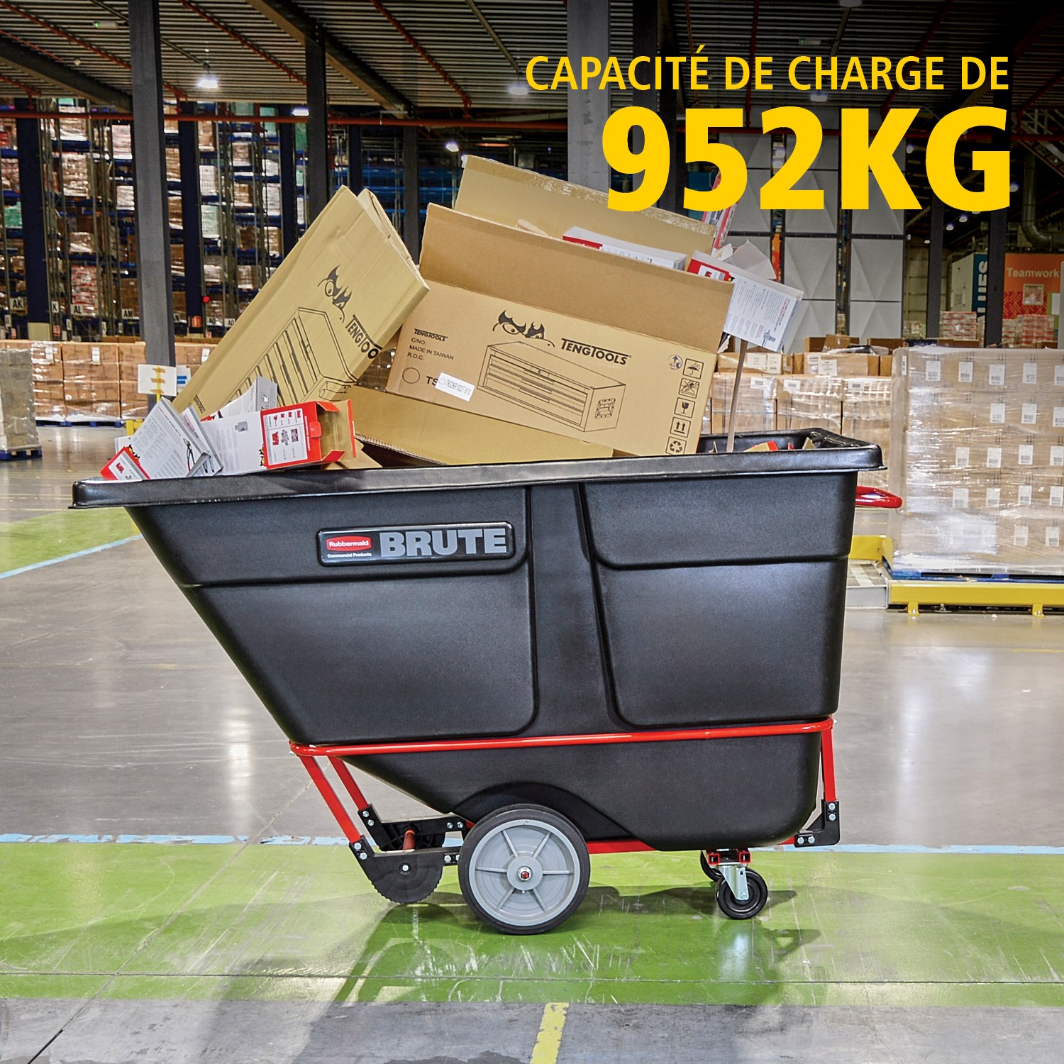 Les chariots bennes basculants BRUTE offrent une construction robuste de qualité industrielle et permettent de transporter facilement des charges lourdes jusqu’à 385 kg – 952 kg (selon le modèle). Le châssis DuraTilt™ permet un basculement contrôlé par une seule personne et les coins renforcés limitent les frottements et le transfert de peinture au sol lors du vidage.
