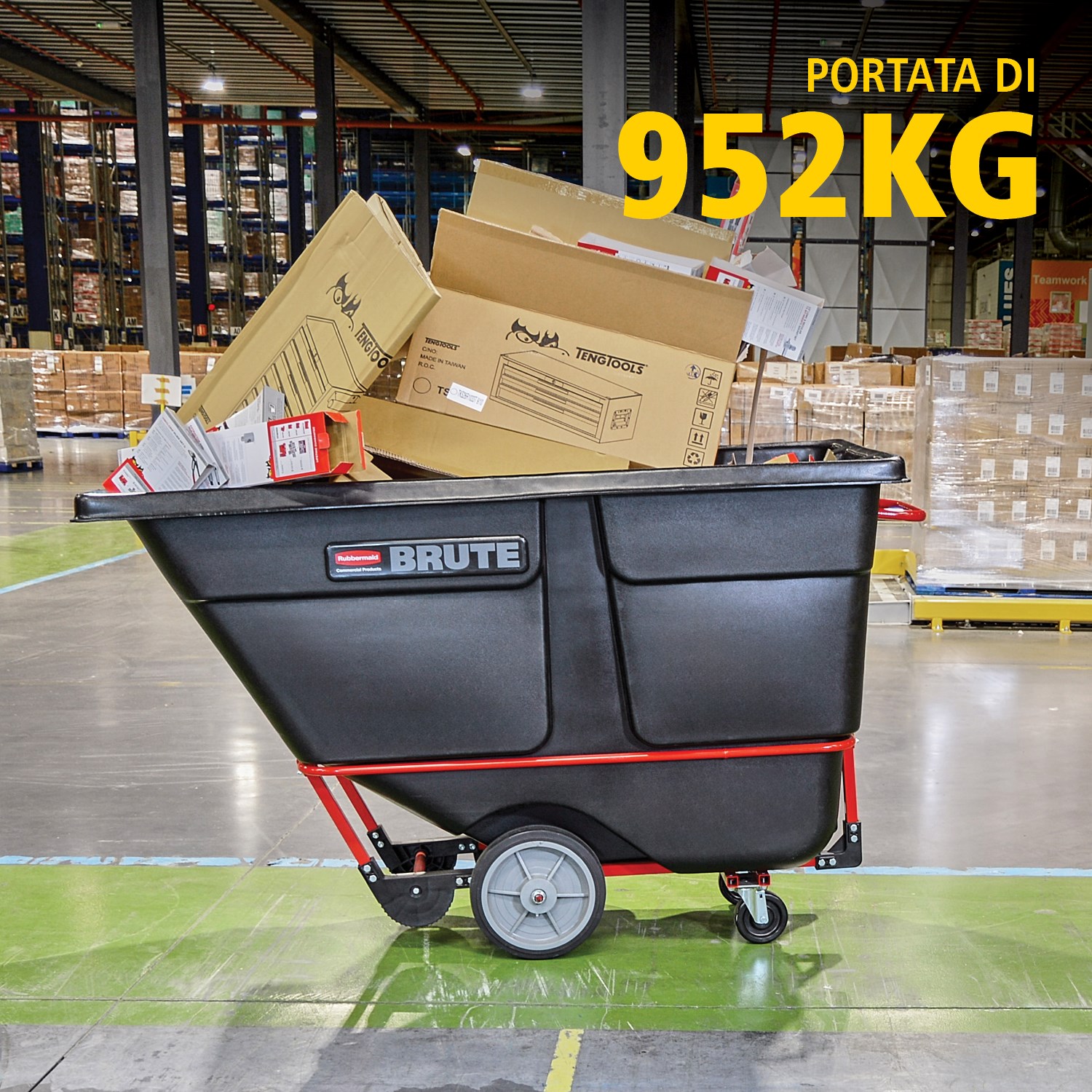 Il carrello basculante BRUTE ha una struttura industriale e trasporta carichi pesanti fino a 385 kg – 952 kg (a seconda del modello). Il telaio DuraTilt™ consente uno svuotamento controllato da una sola persona e gli angoli rinforzati riducono graffi e trasferimenti di vernice.