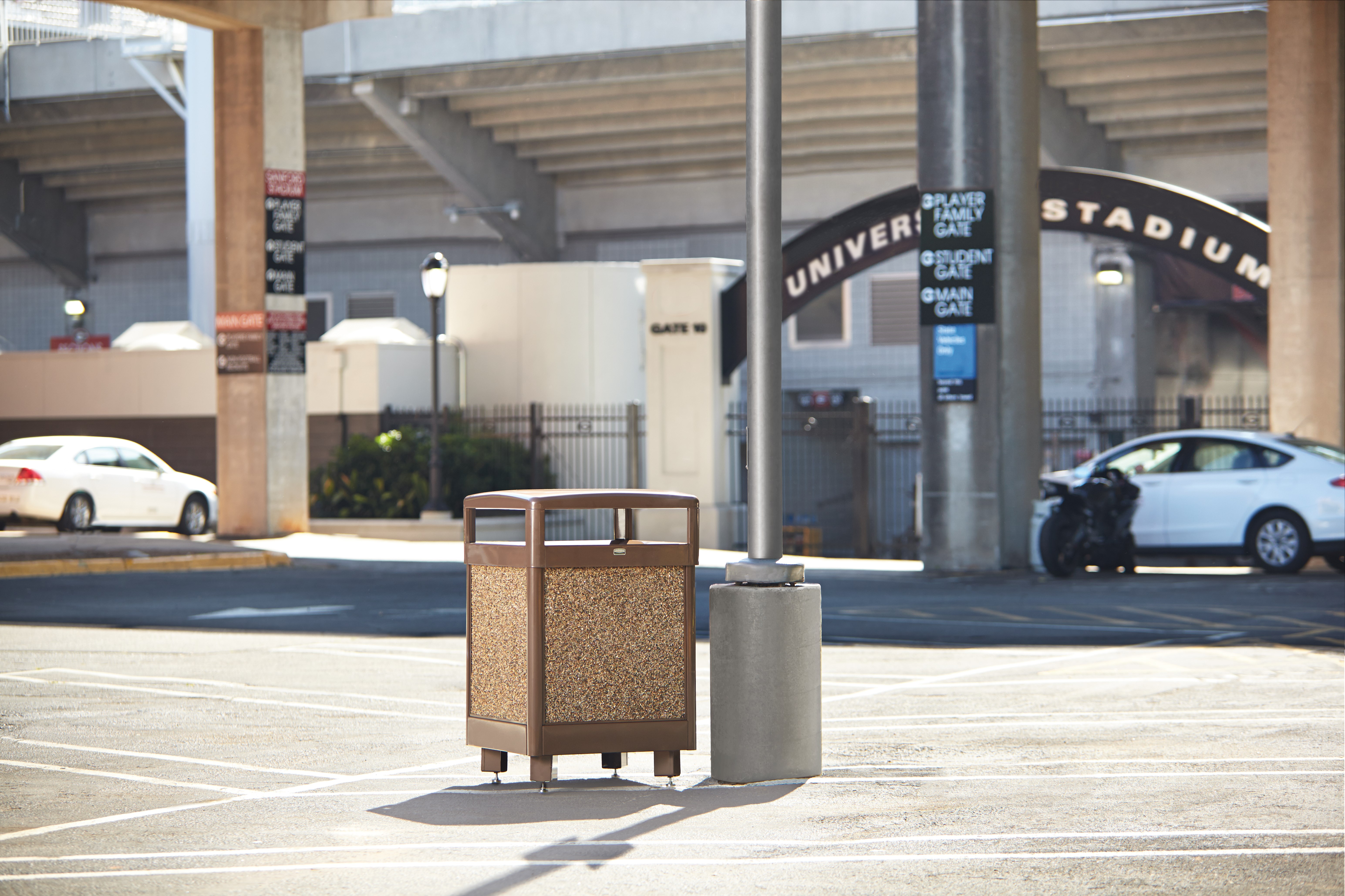 아스펜 컨테이너의 돌 패널은 어떤 야외 환경에도 자연스럽게 어우러집니다. 헤비 게이지 강철 구조는 혹독한 기상 조건을 견딜 수 있도록 설계되어 수년간 안정적인 야외 서비스를 제공합니다.