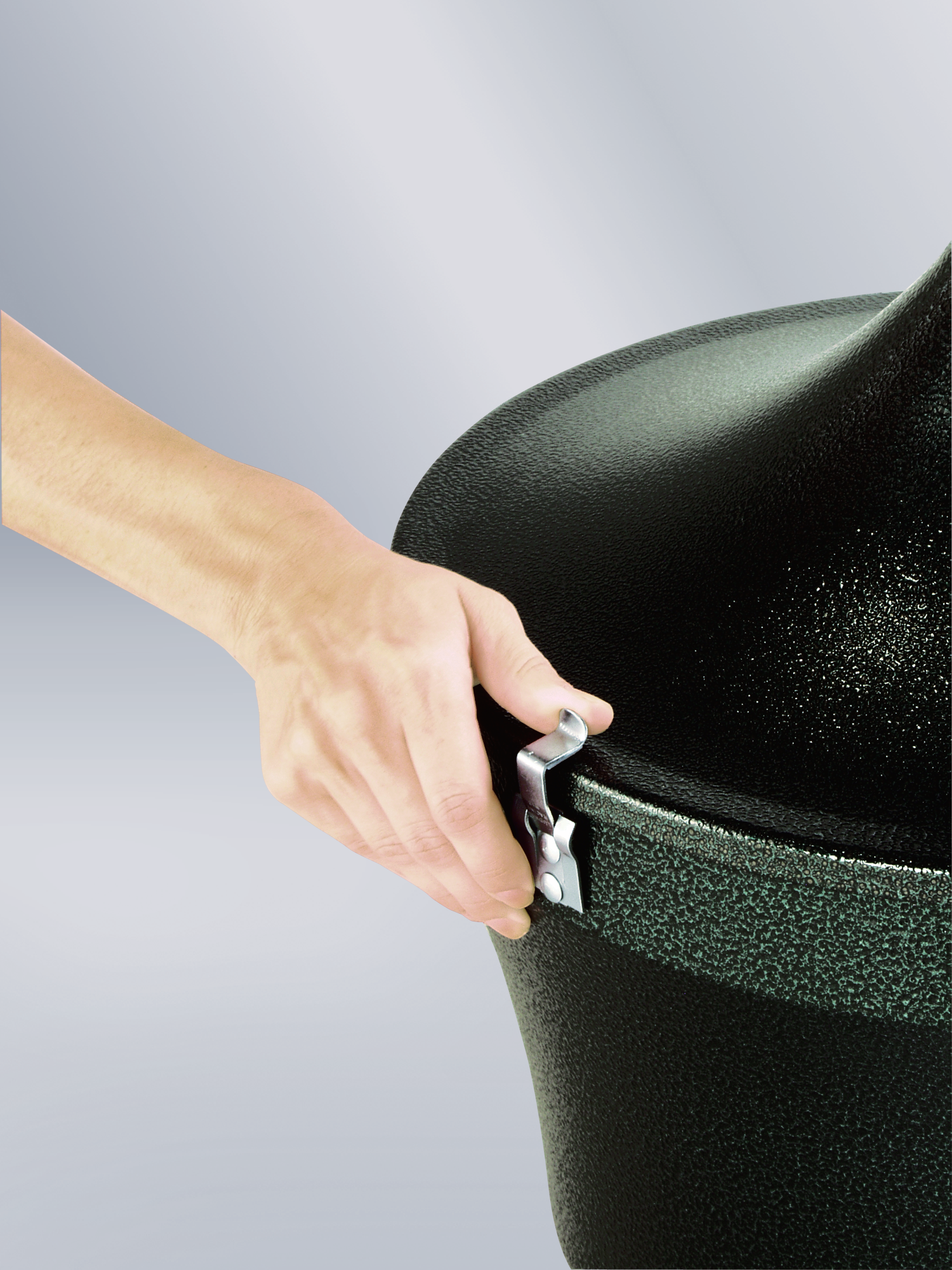The Rubbermaid Commercial Aladdin Smoker's Station® features a galvanised steel liner with handle for easy disposal.