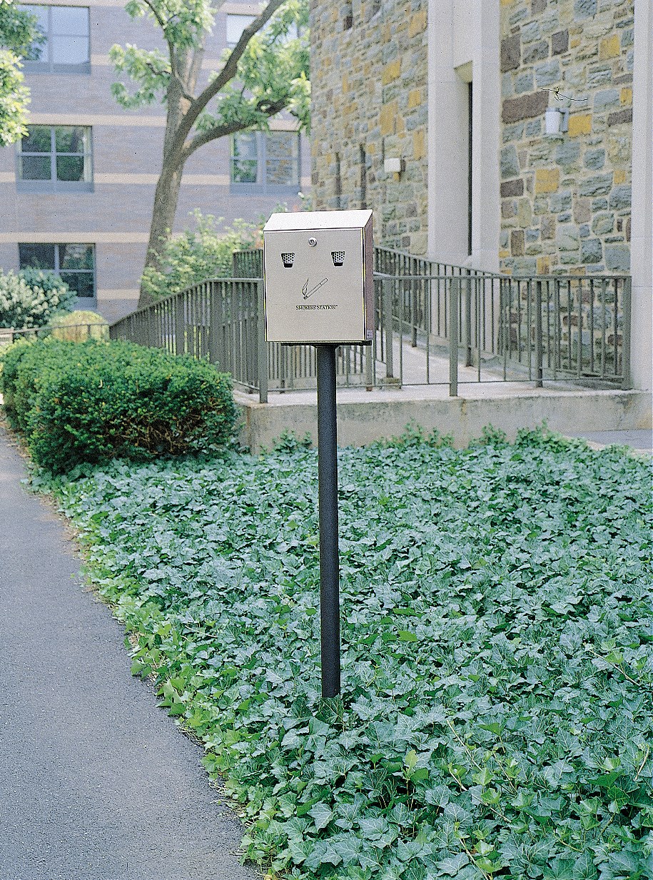 Simply snuff out cigarettes on the extinguishing screen and drop into the receptacle.