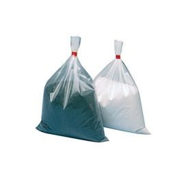 Der Sand für die Aschenbecher der Smoker Station von Rubbermaid Commercial ist praktisch, um Zigaretten sicher auszudrücken.