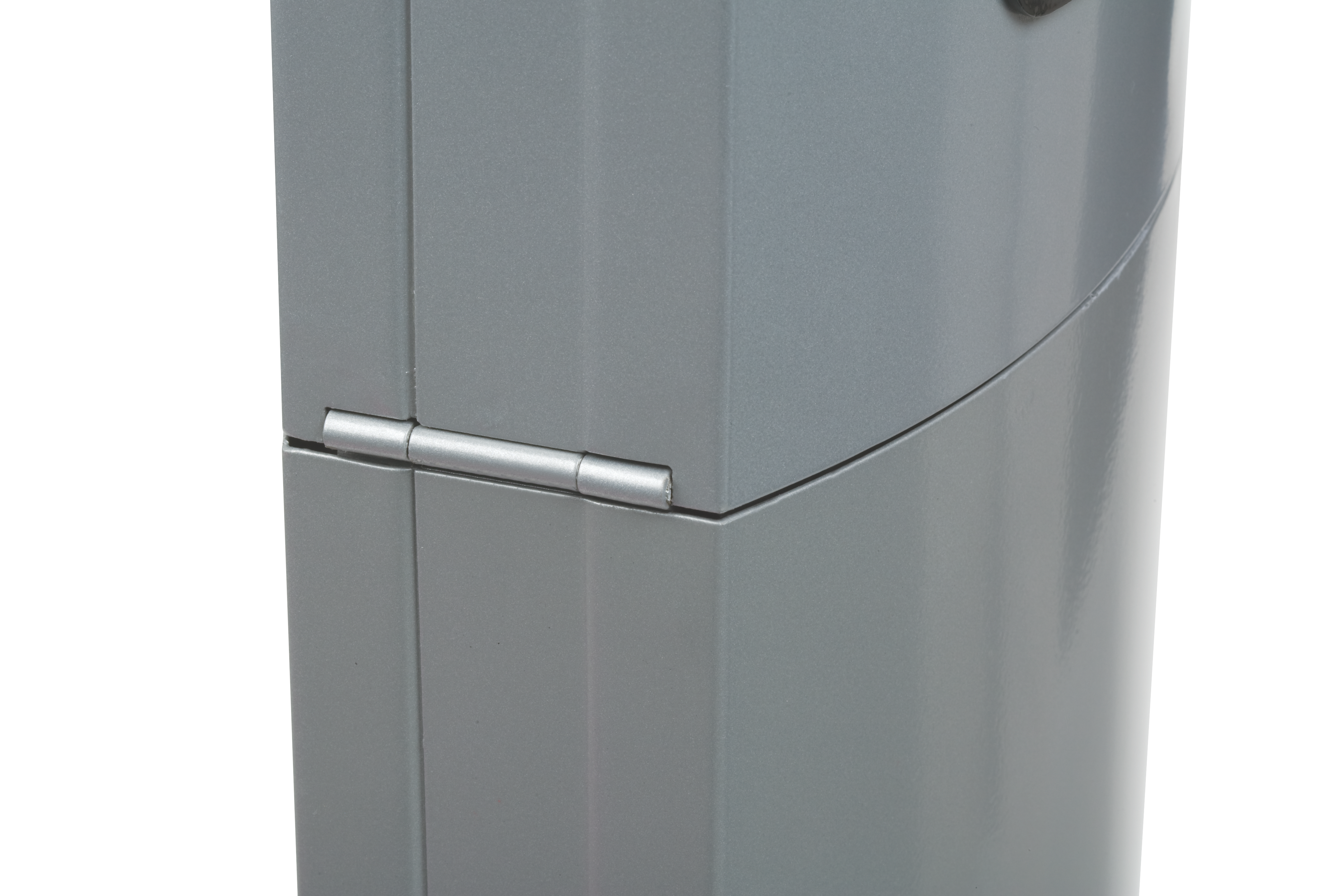 Metropolitan is a stylish, all-metal, high capacity smoker's station.