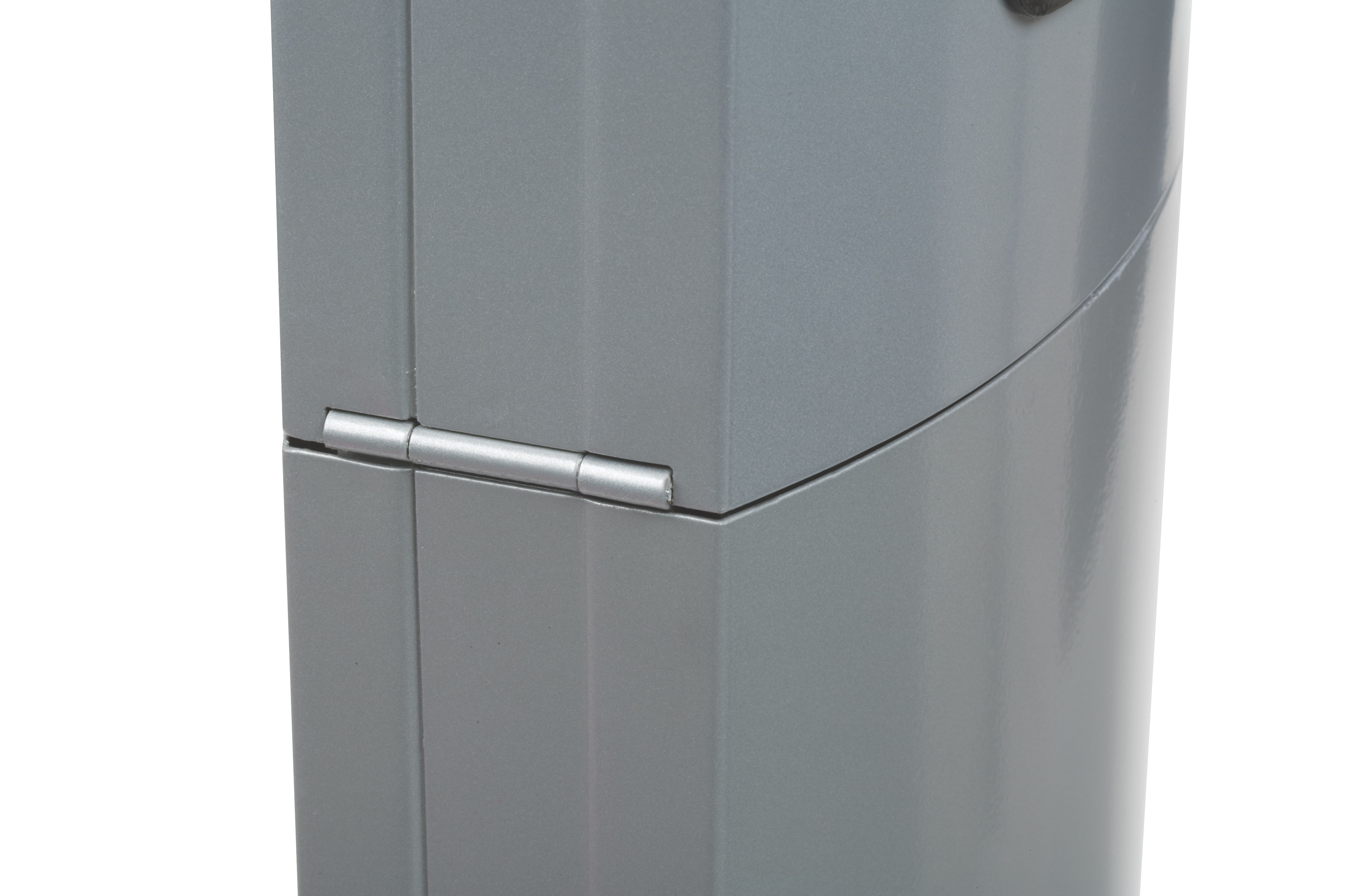 The Metropolitan Smokers' Station is a stylish all-metal, high-capacity smokers' station.