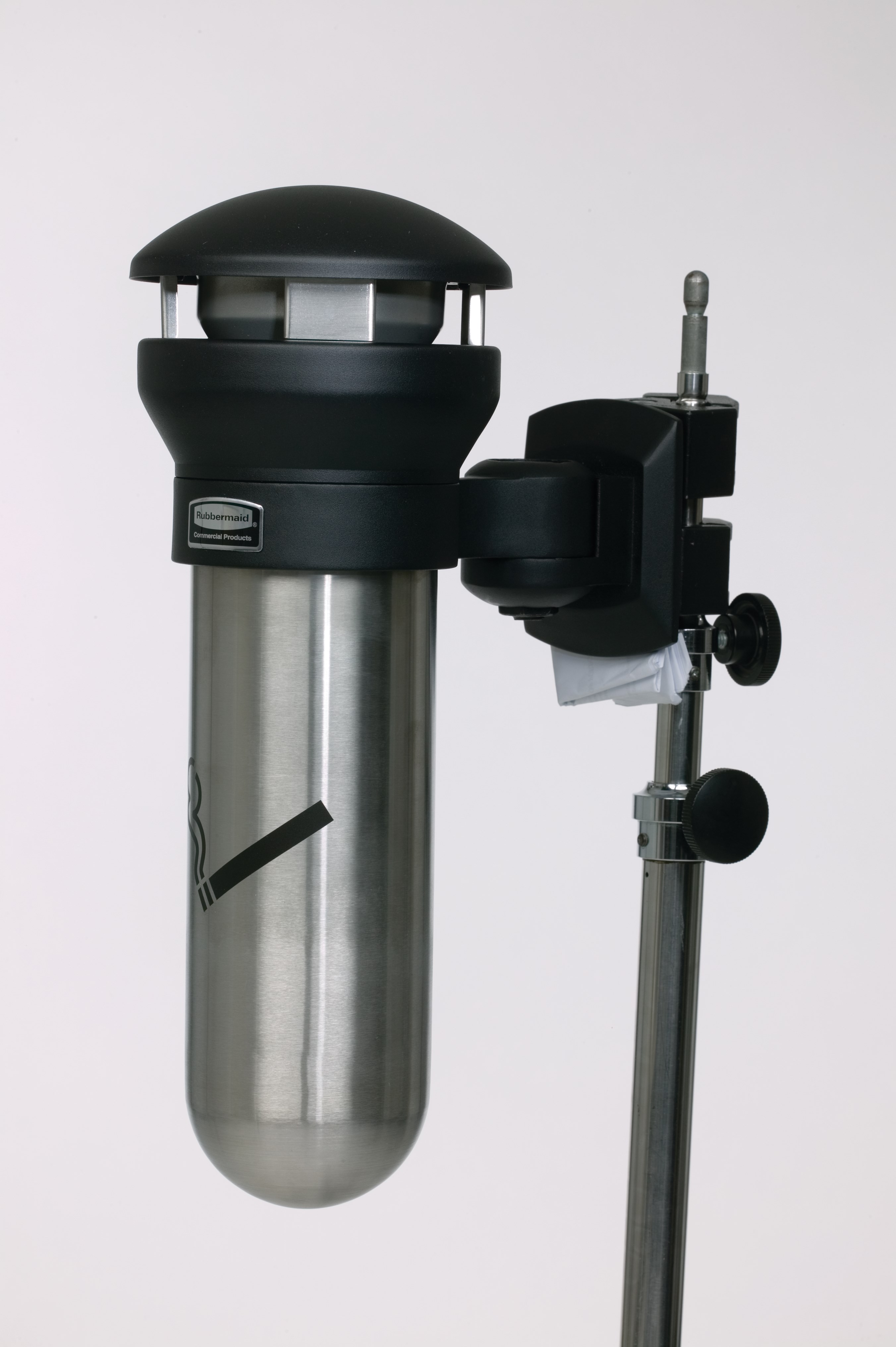 Infinity™ Wall-Mount Smoking Receptacleoffers sophisticated styling and all-metal construction for attractive and efficient smoking litter management.