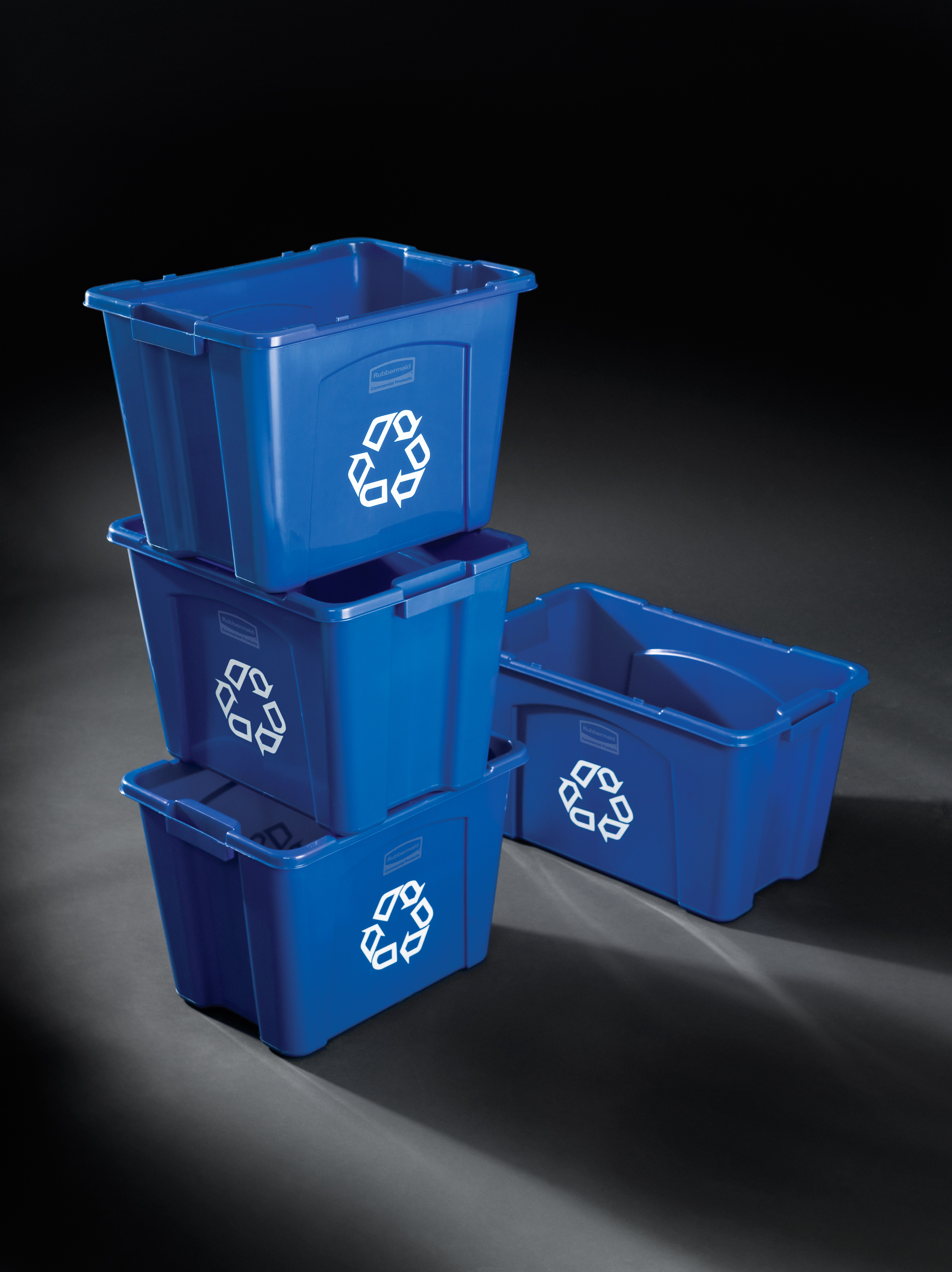 Thùng tái chế thương mại Rubbermaid được làm từ nhựa tái chế sau tiêu dùng để sử dụng cho mục đích tái chế thương mại.