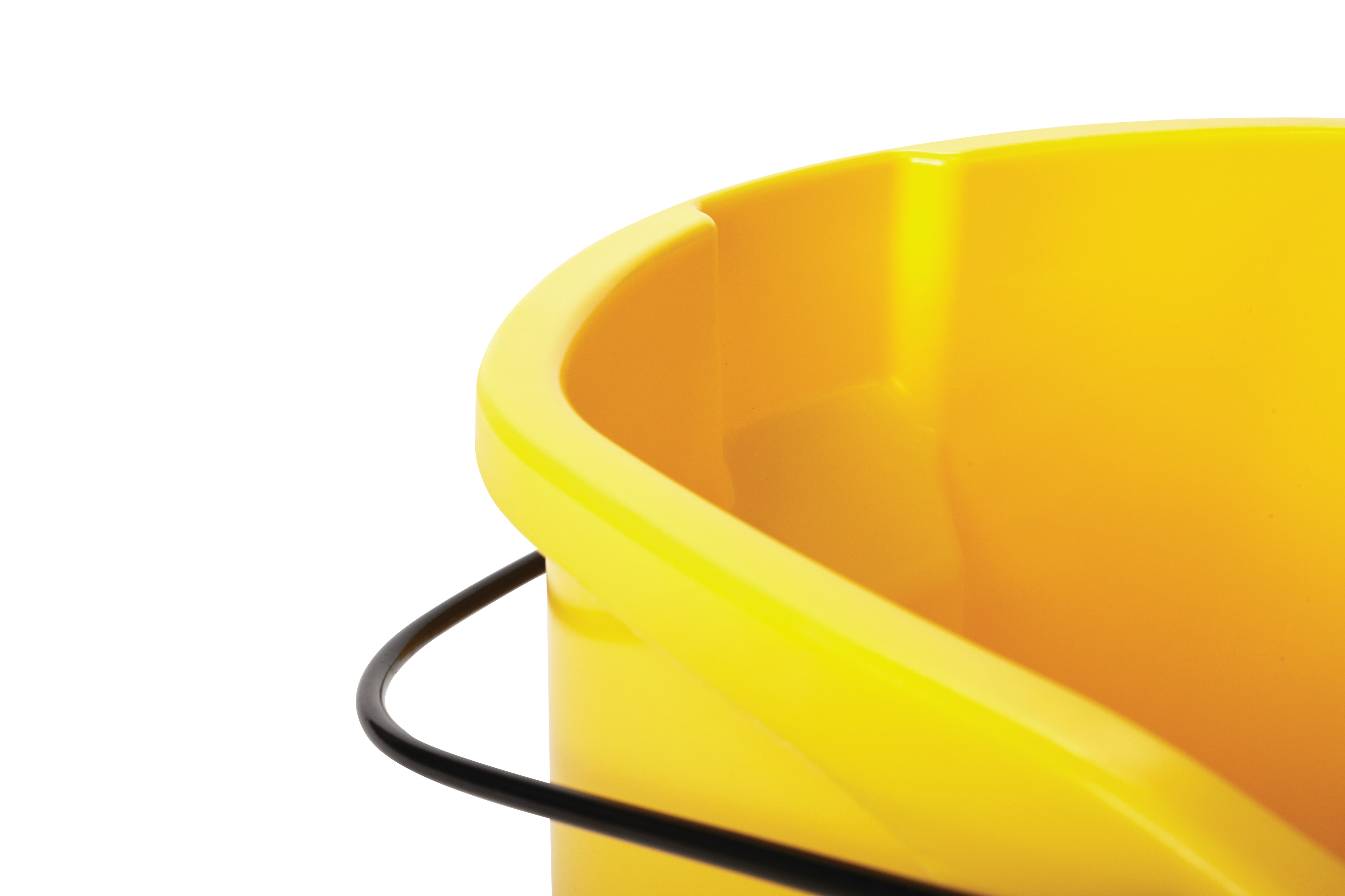 With features that surpass traditional mop buckets, the new generation of WaveBrake® helps to clean floors with less effort to get the job done safer, without sacrificing quality and durability.