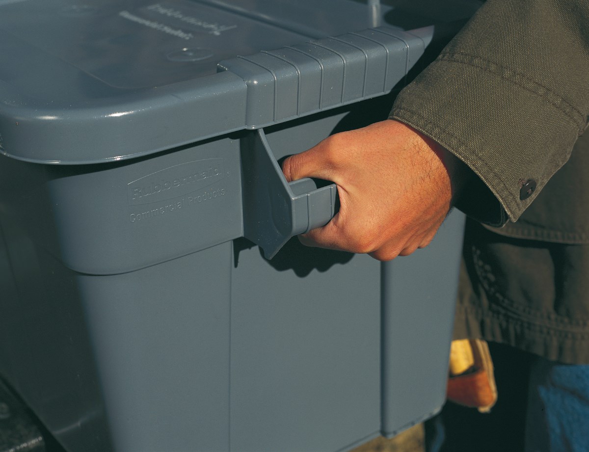The BRUTE® Tote Storage Bin with Lid is a heavy-duty storage container. Ideal for the food service industry, these plastic food storage containers are NSF-certified for use in food handling and processing.