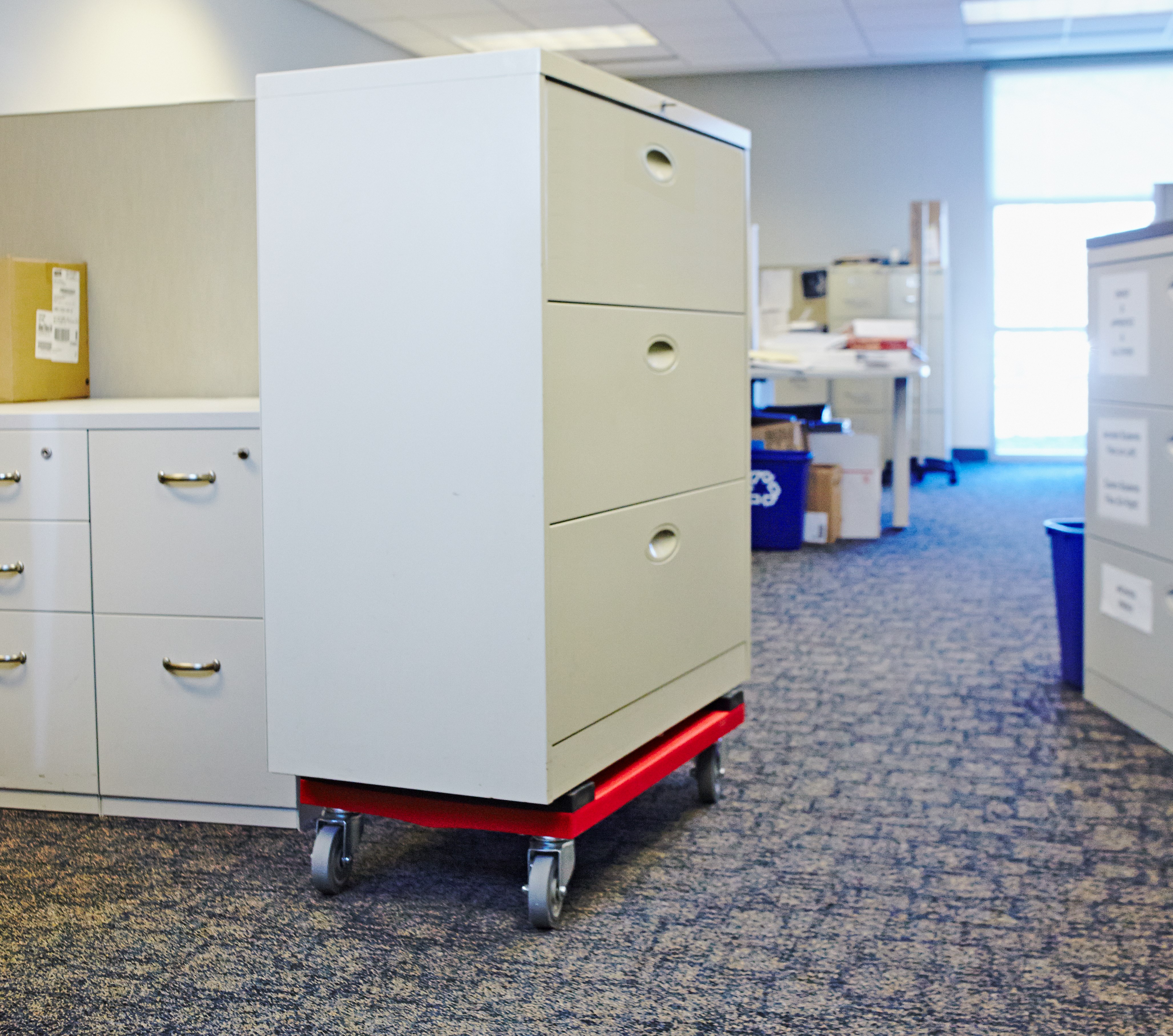 The Rubbermaid Commercial Heavy-Duty Padded Dolly features a professional-grade polyethylene plastic that is durable for just about any job