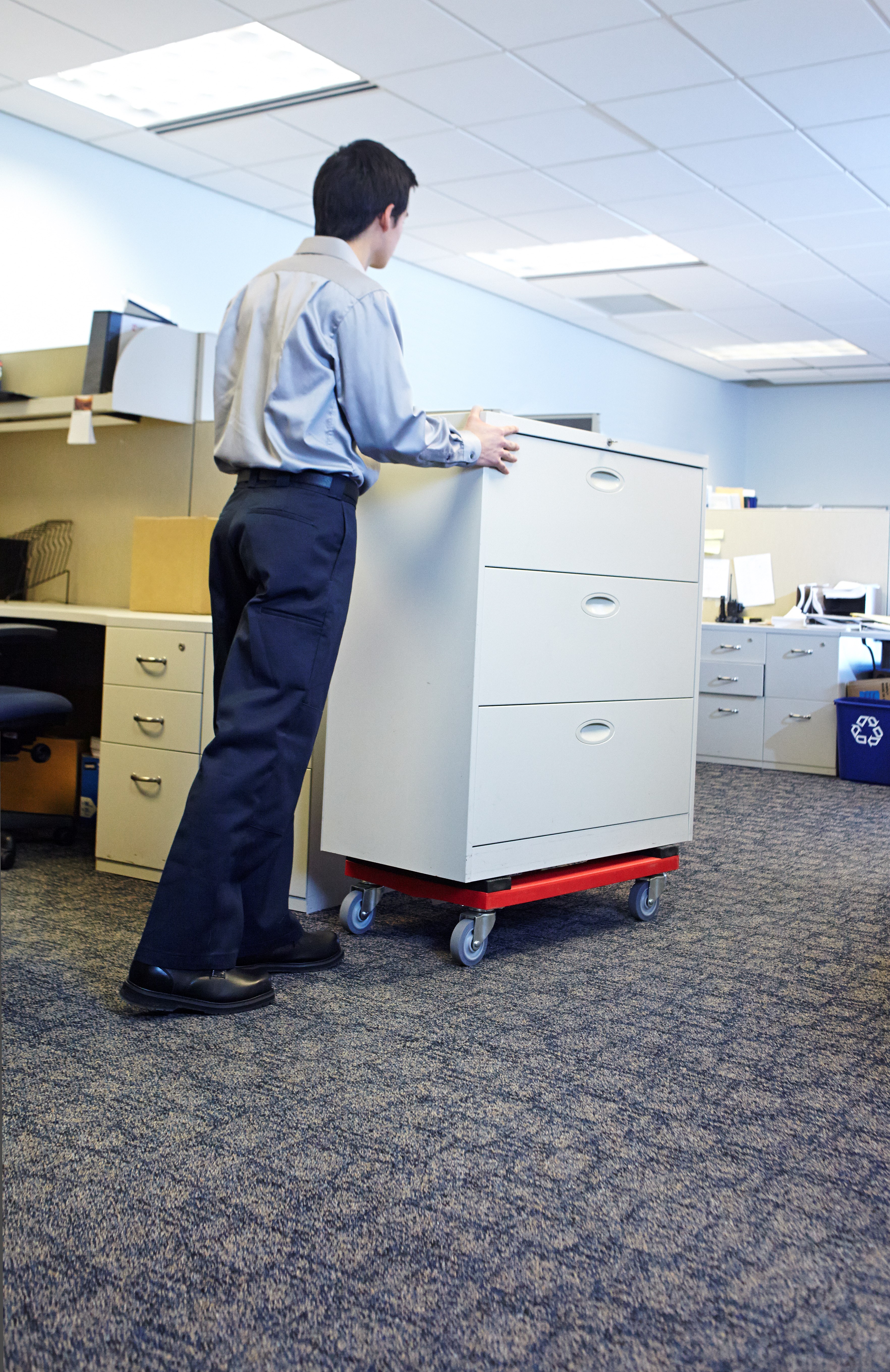 The Rubbermaid Commercial Heavy-Duty Padded Dolly features a professional-grade polyethylene plastic that is durable for just about any job