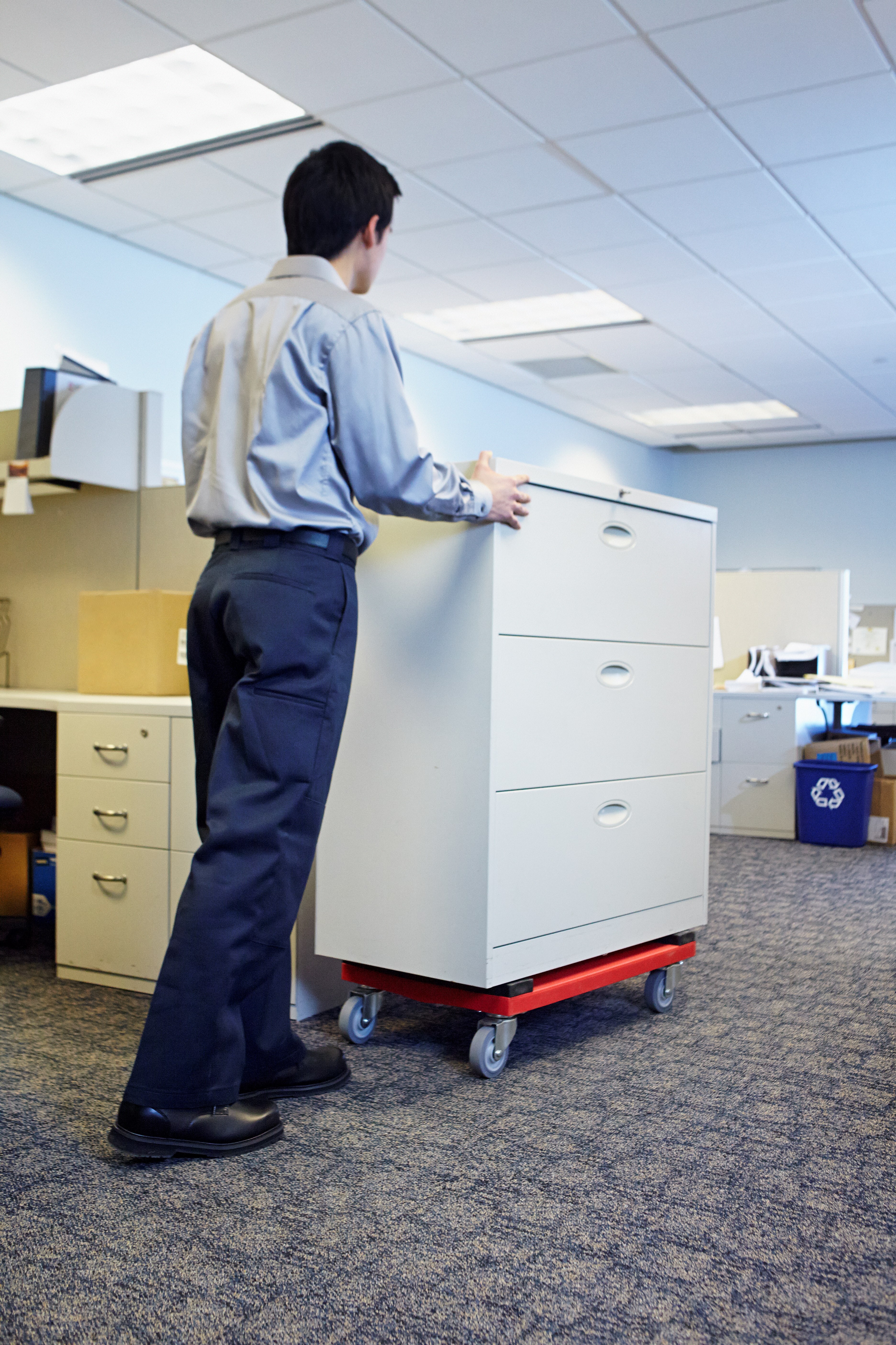 The Rubbermaid Commercial Heavy-Duty Padded Dolly features a professional-grade polyethylene plastic that is durable for just about any job