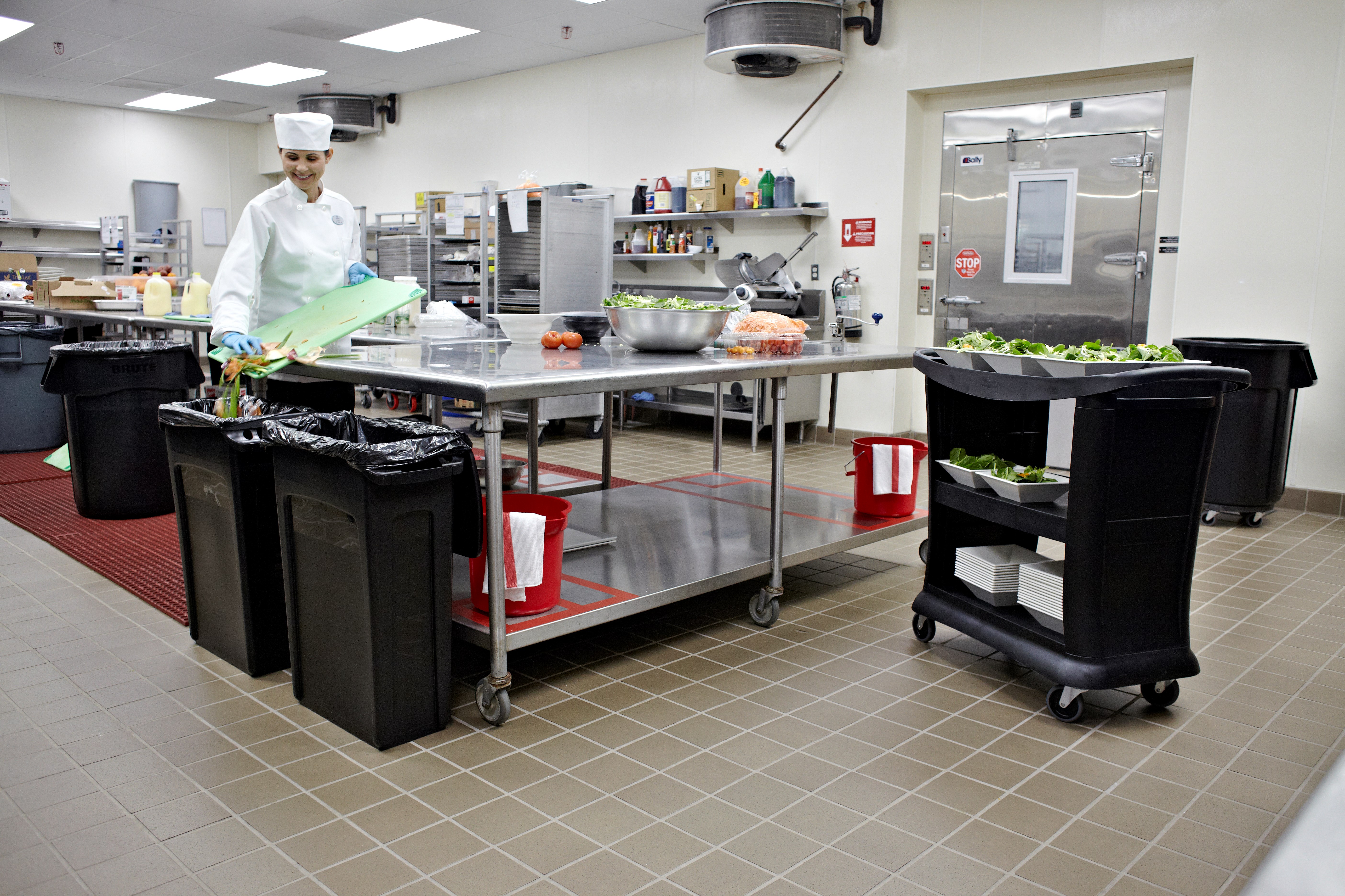 รถเข็นบริการระดับผู้บริหารเป็นโซลูชันที่หรูหราและอเนกประสงค์สำหรับงานหลังบ้านและหน้าบ้าน