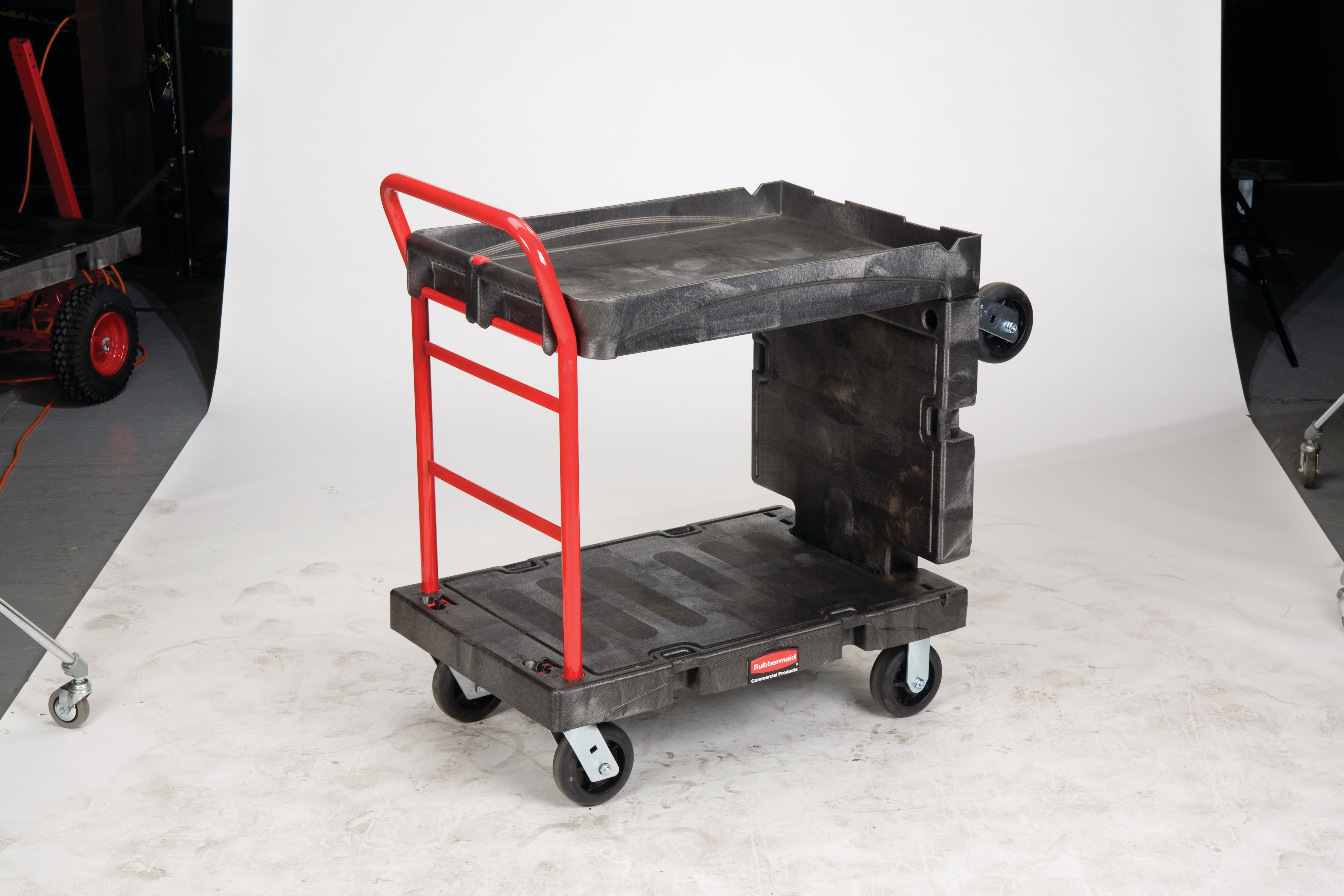 The Rubbermaid Commercial Convertible Platform Truck features a unique, convertible design that quickly transforms the bulk load capacity of a standard hand truck to the functionality of a heavy-duty, two-shelf utility cart.