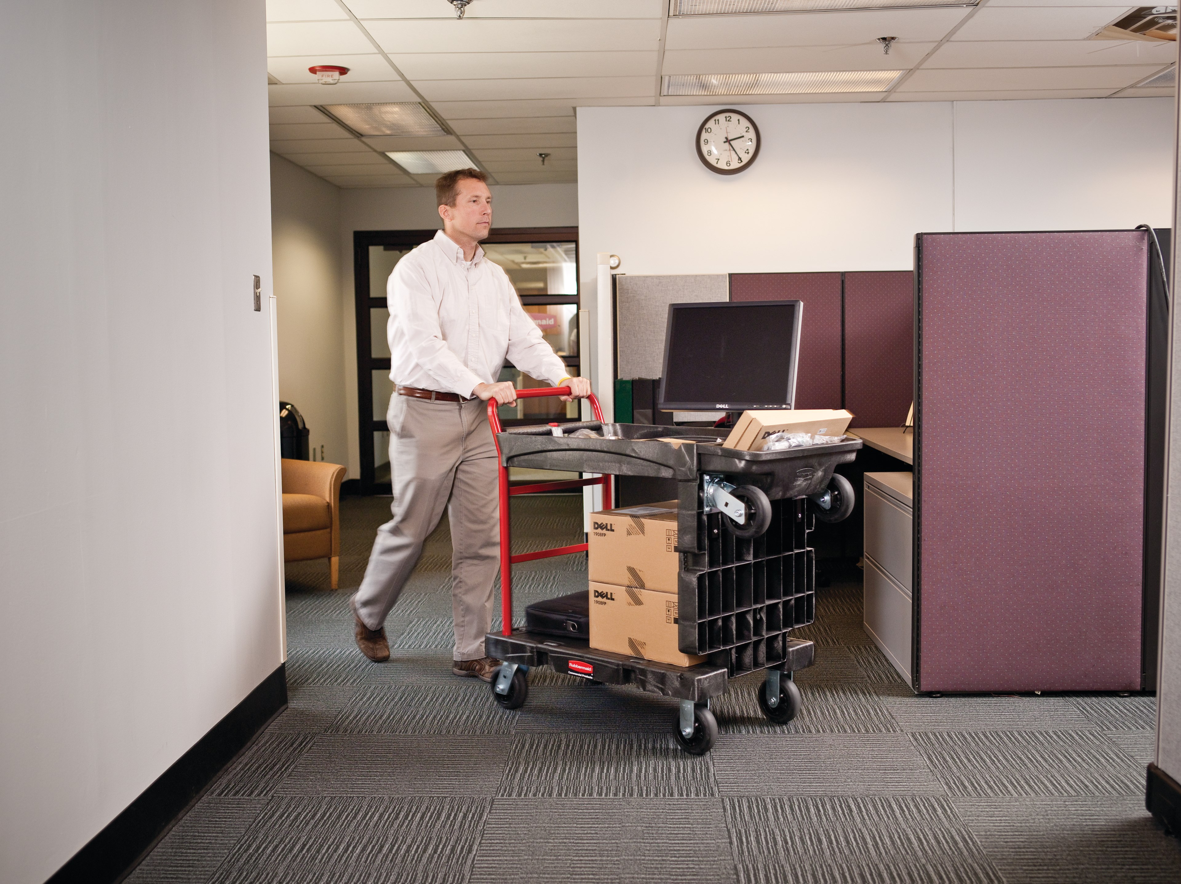 The Rubbermaid Commercial Convertible Platform Truck features a unique, convertible design that quickly transforms the bulk load capacity of a standard hand truck to the functionality of a heavy-duty, two-shelf utility cart.