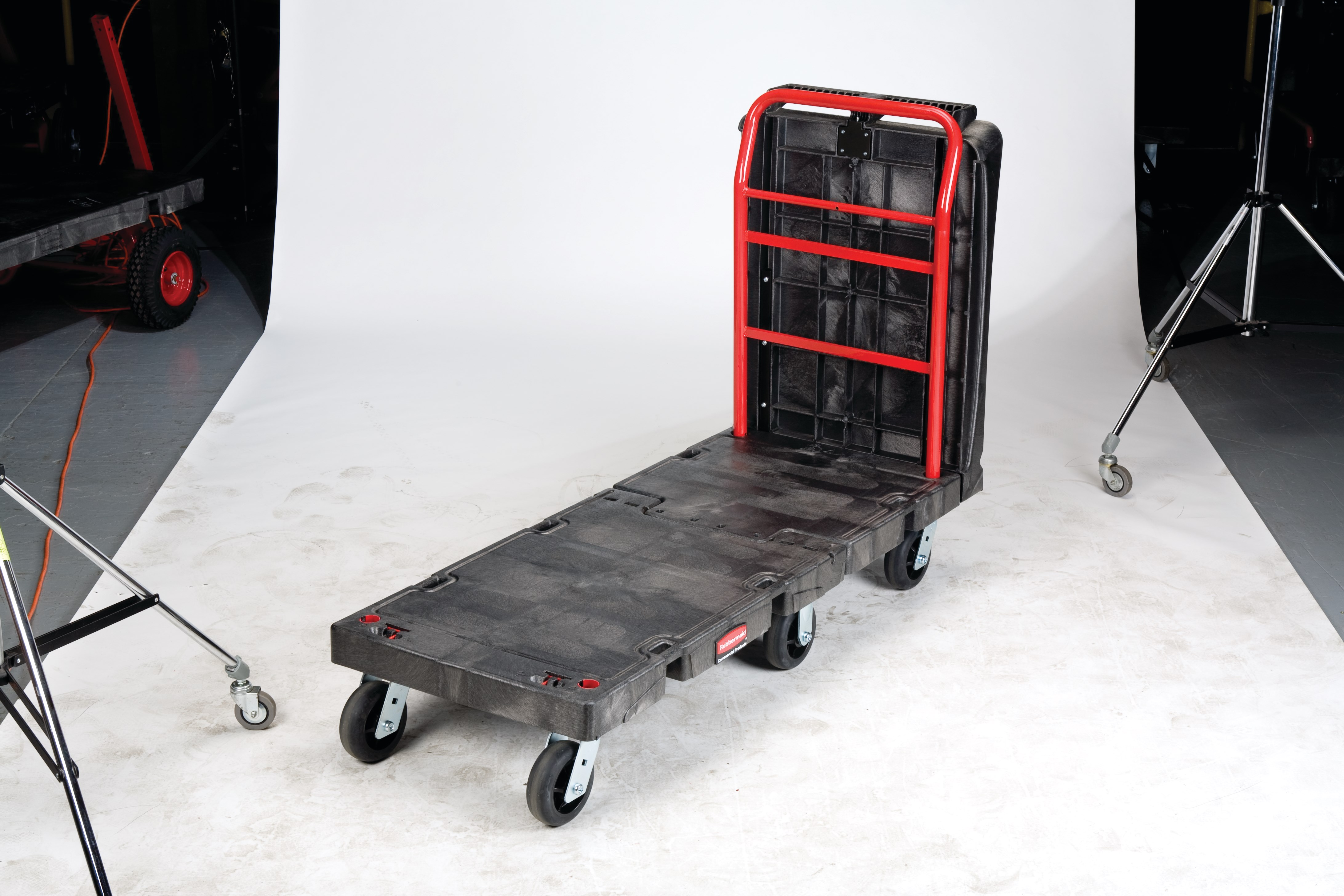The Rubbermaid Commercial Convertible Platform Truck features a unique, convertible design that quickly transforms the bulk load capacity of a standard hand truck to the functionality of a heavy-duty, two-shelf utility cart.