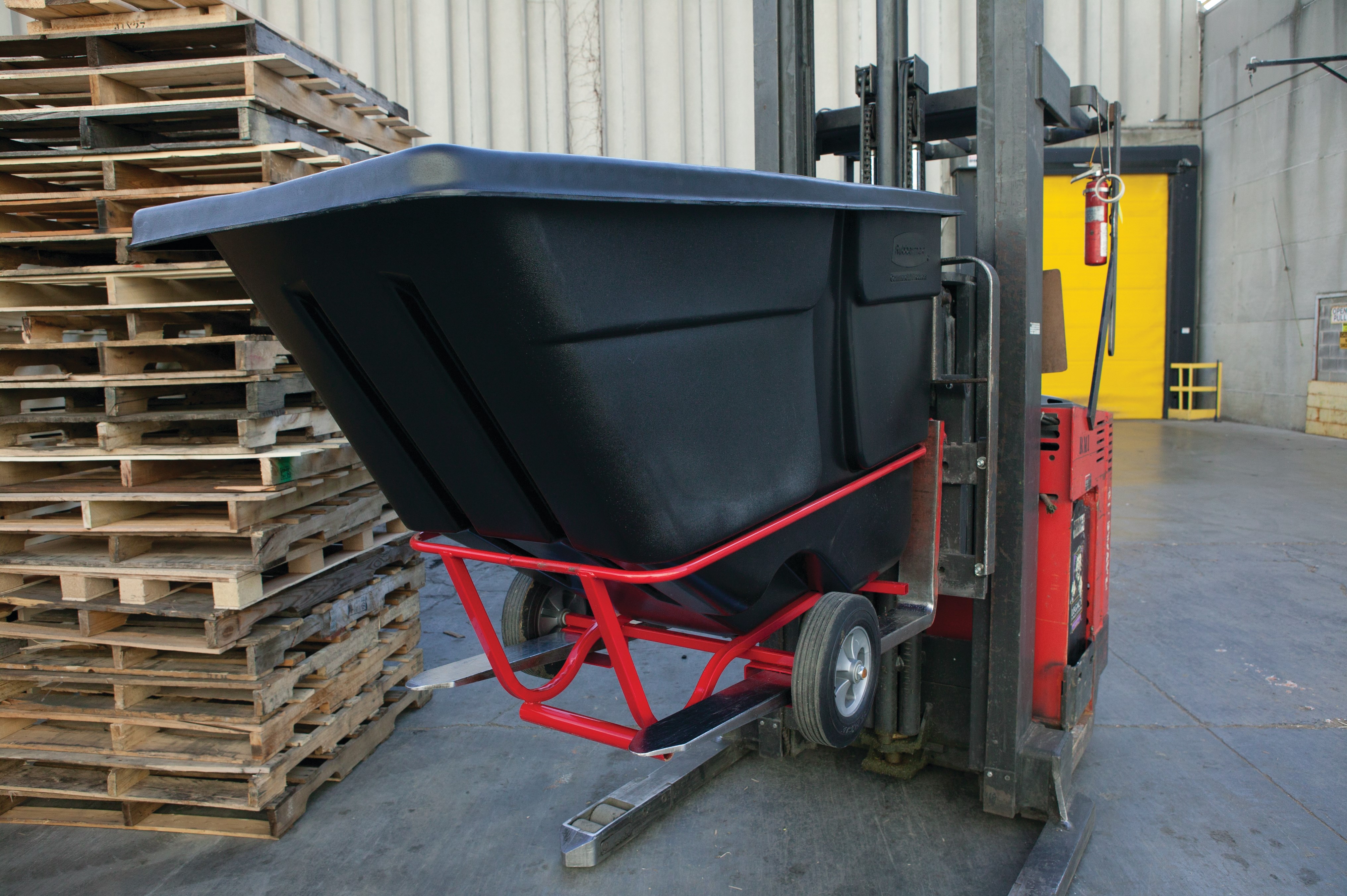 The BRUTE Forkliftable Tilt Truck offers industrial strength construction to transport heavy loads up to 1,500 lbs.