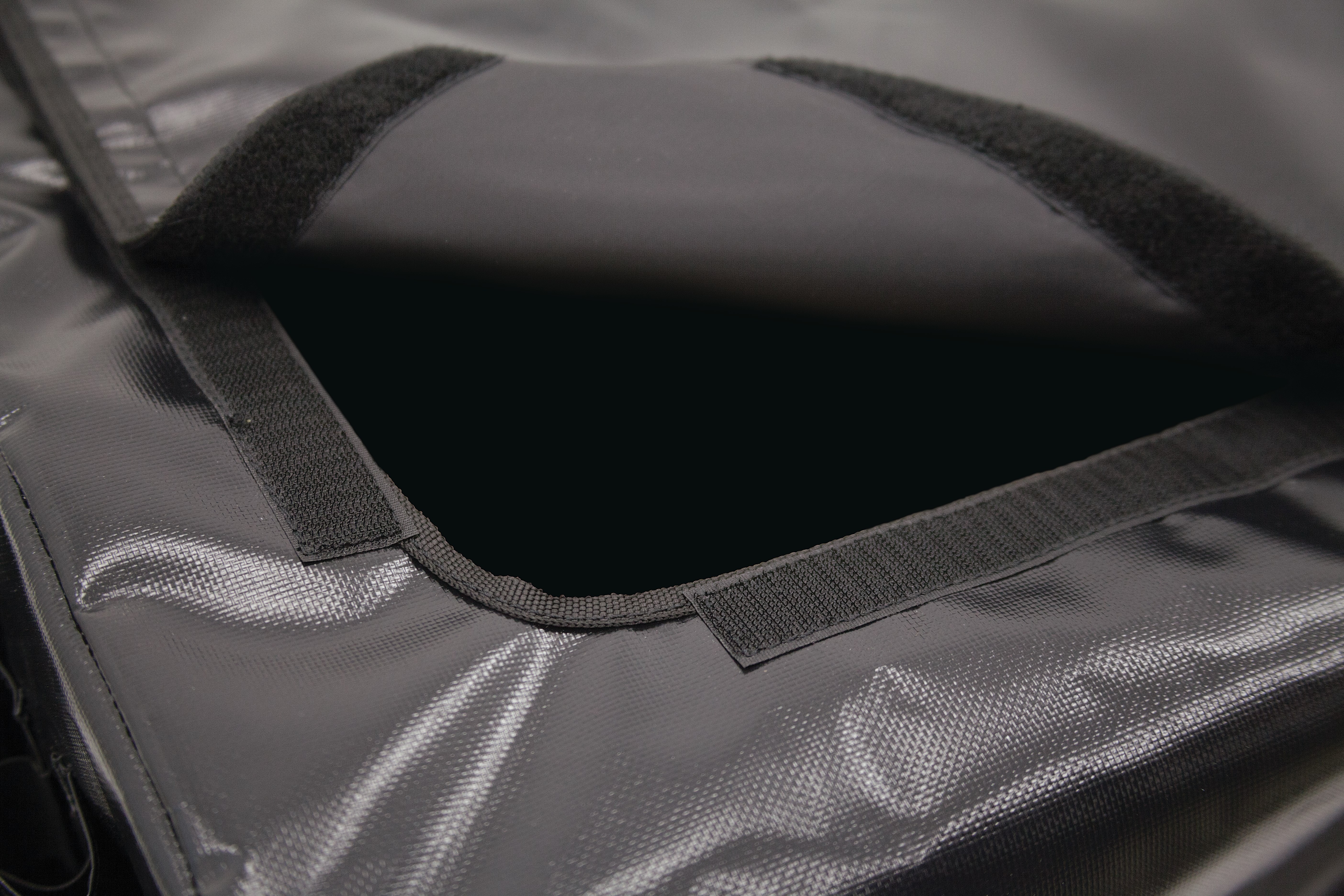 The Rubbermaid Commercial Cover for Collapsible X-Cart features multiple storage compartments to keep frequently used tools and cleaning supplies within reach.