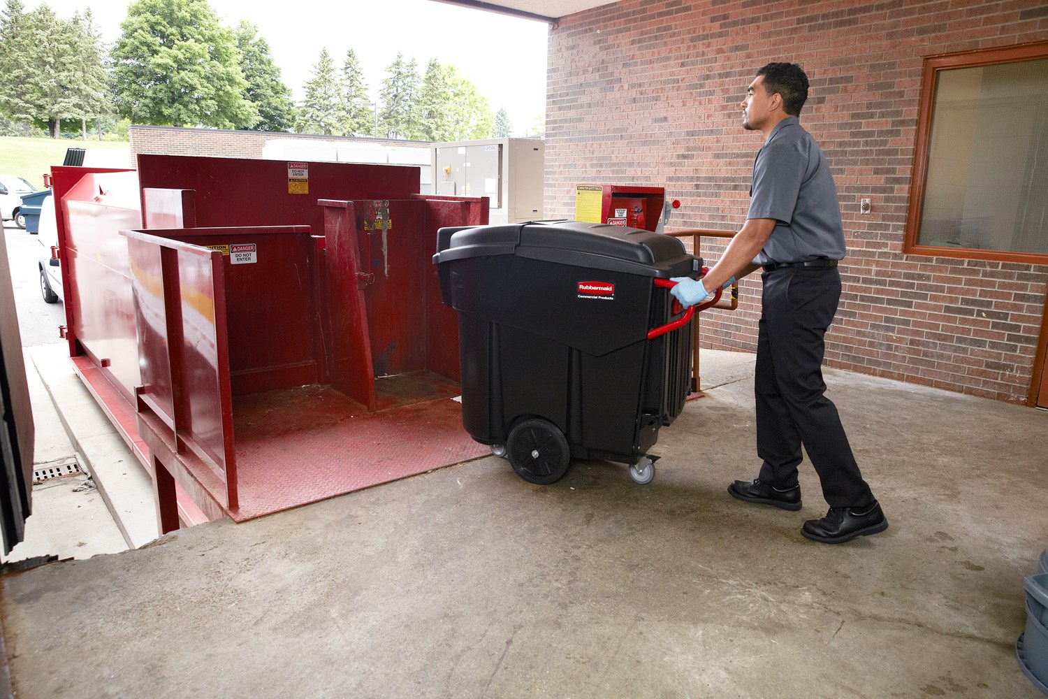 The Rubbermaid Commercial Mega BRUTE® Mobile Collector is a highly versatile way to handle large-scale waste collection and sorting.