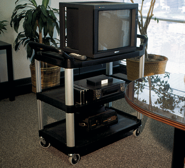 Der Xtra™ Utility Mehrzweckwagen mit offenen Seiten ist ein strapazierfähiger Aufbewahrungs- und Transportwagen für den Einsatz in öffentlichen und nicht öffentlichen Bereichen.