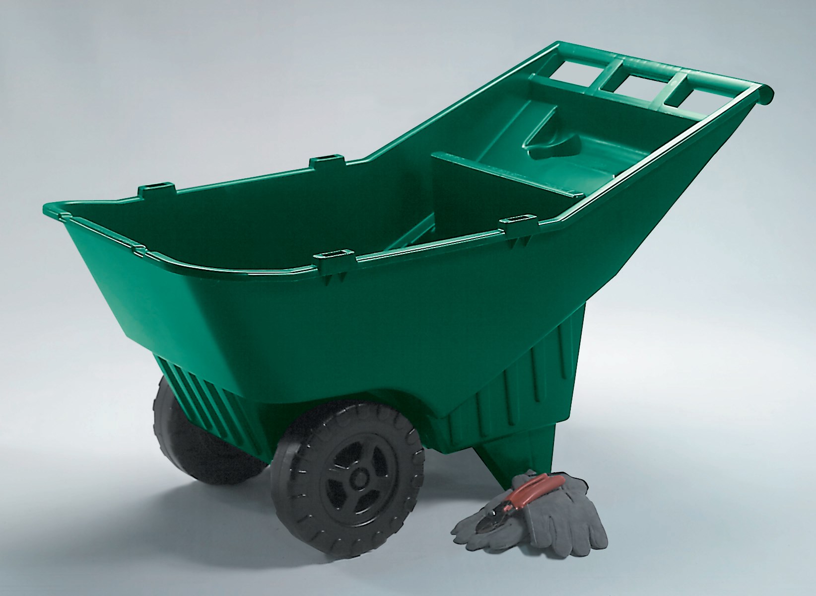 The Rubbermaid Commercial Products Roughneck Lawn Cart is an easy-to-lift and dump wheelbarrow with ergonomically placed handles for added comfort.