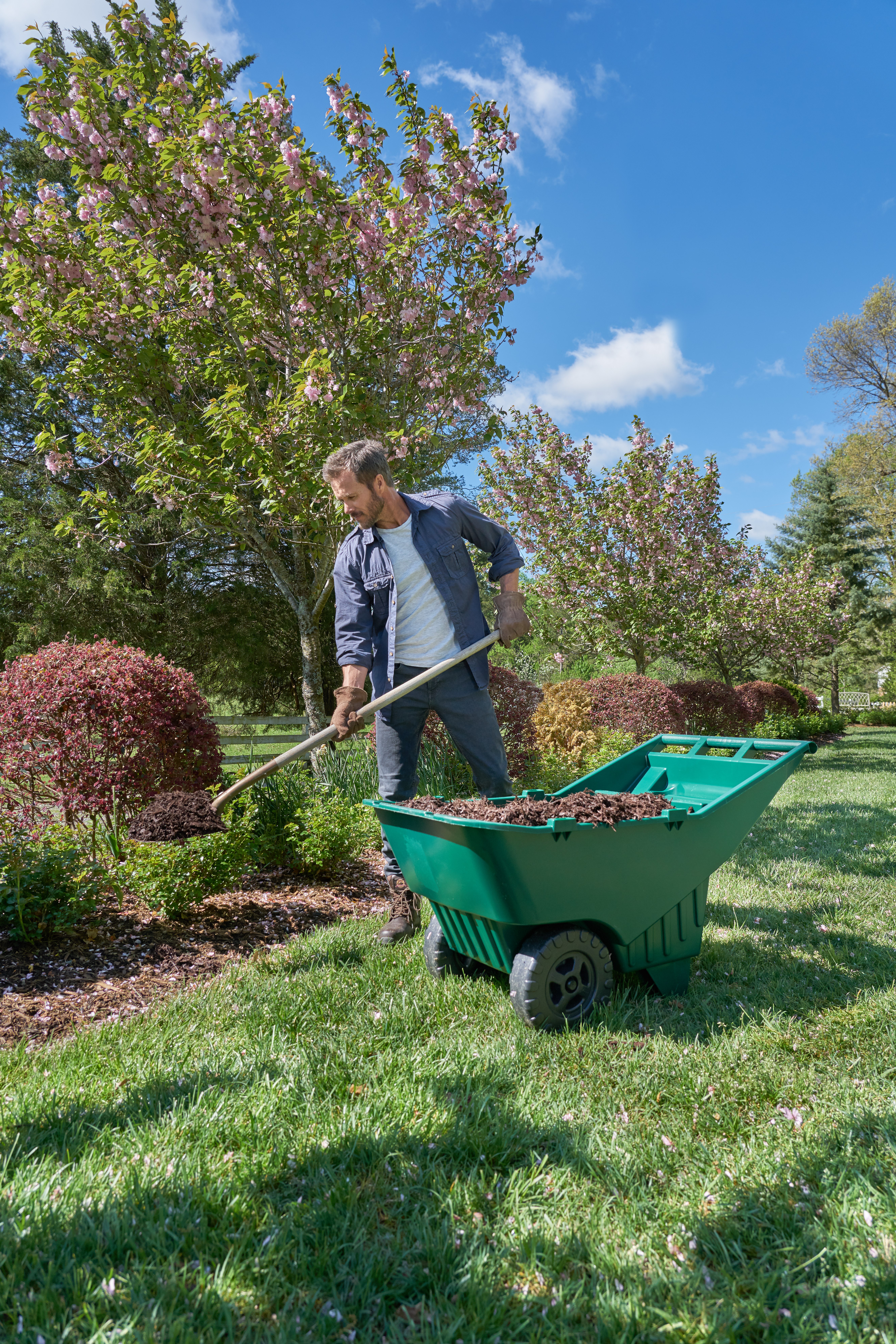 The Rubbermaid Commercial Products Roughneck Lawn Cart is an easy-to-lift and dump wheelbarrow with ergonomically placed handles for added comfort.
