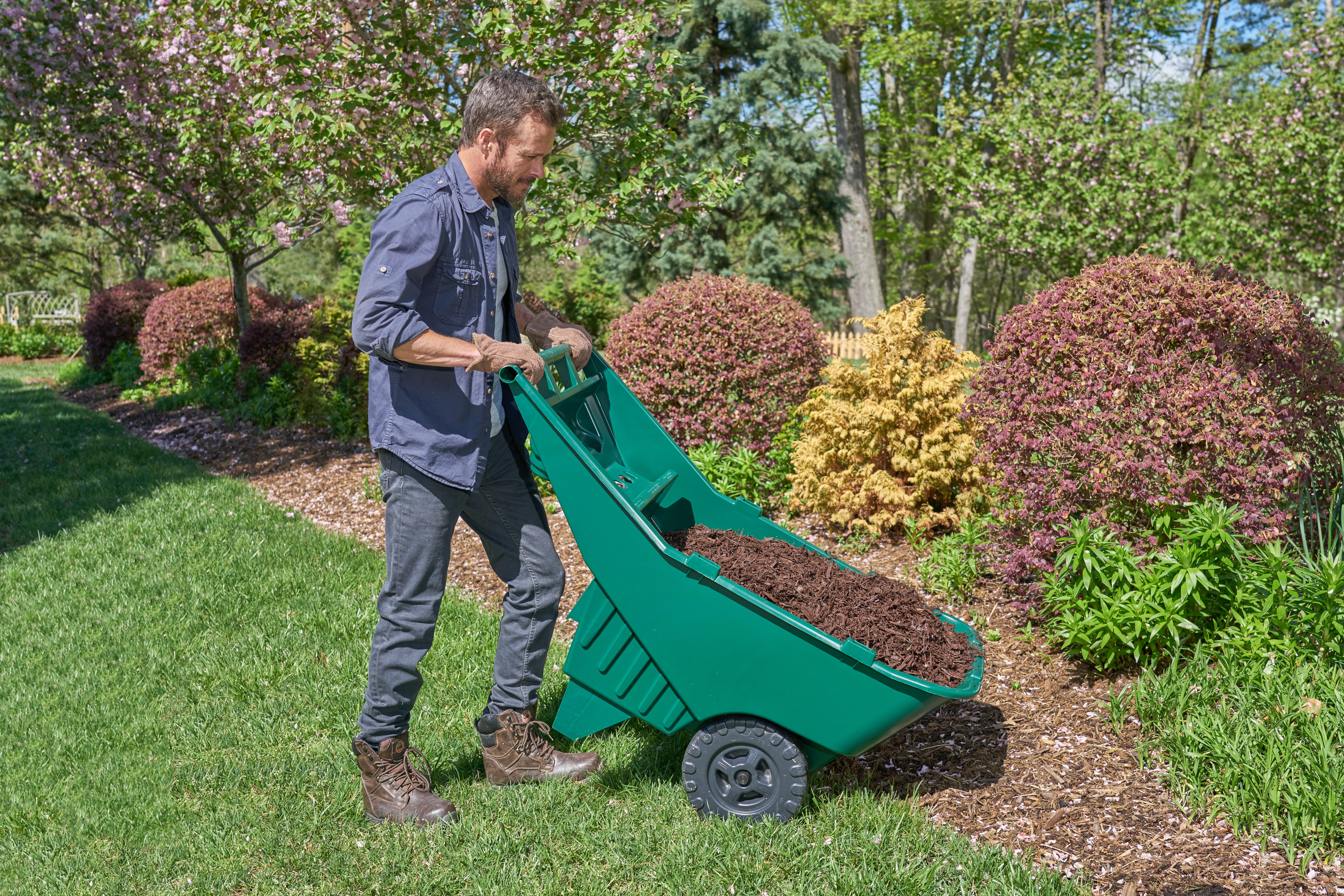 The Rubbermaid Commercial Products Roughneck Lawn Cart is an easy-to-lift and dump wheelbarrow with ergonomically placed handles for added comfort.