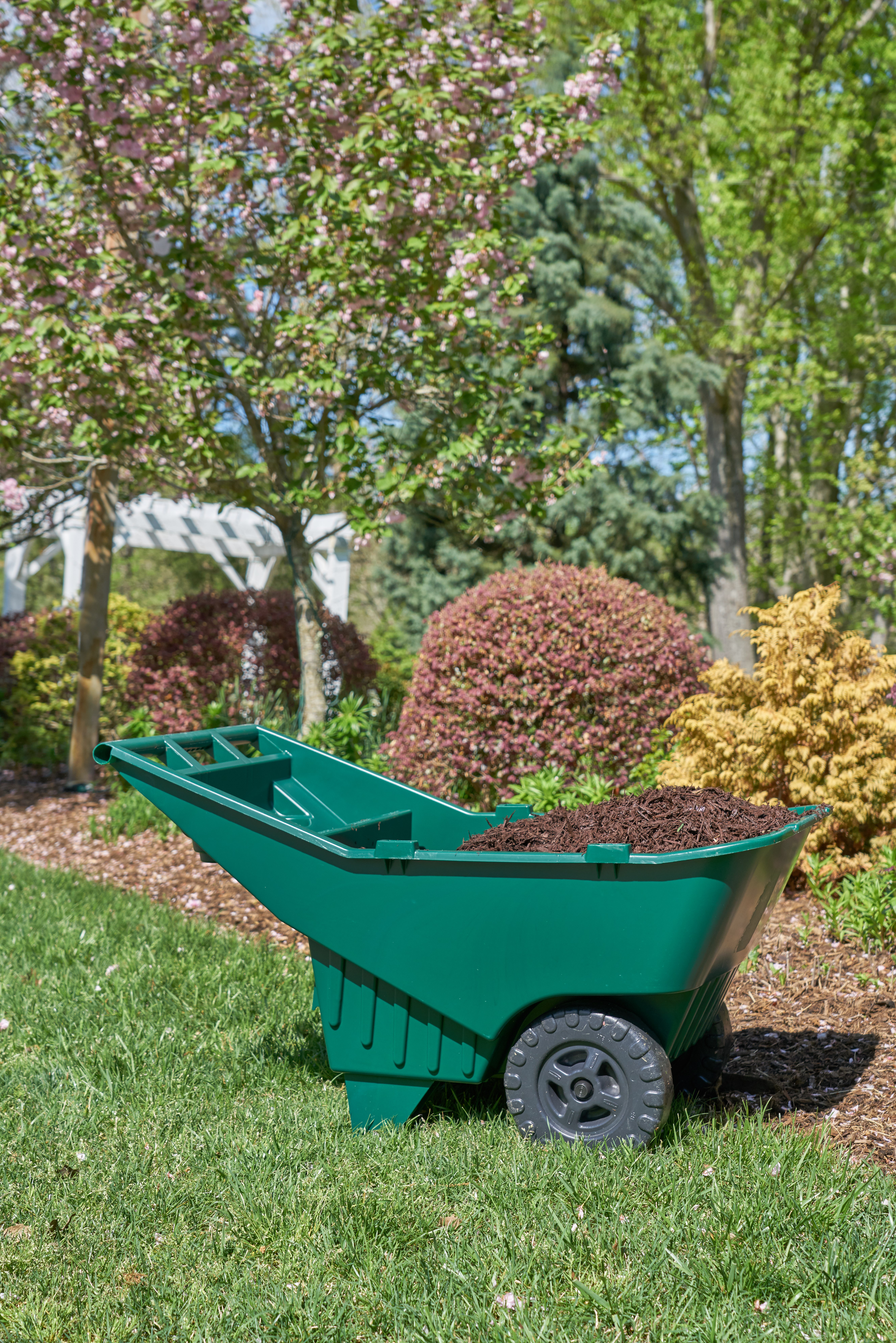 The Rubbermaid Commercial Products Roughneck Lawn Cart is an easy-to-lift and dump wheelbarrow with ergonomically placed handles for added comfort.