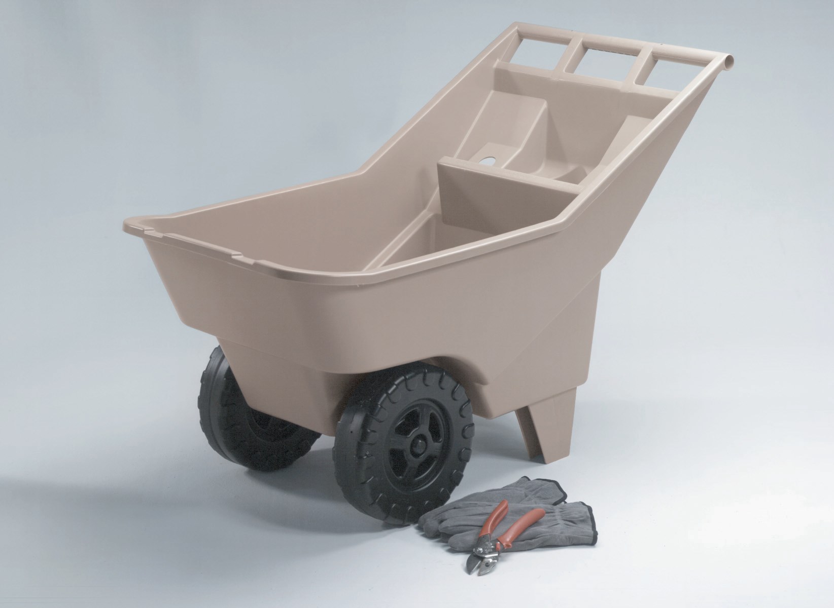 Rubbermaid Commercial Roughneck Lawn Cart 3.25 cubic foot, 200 lb. capacity