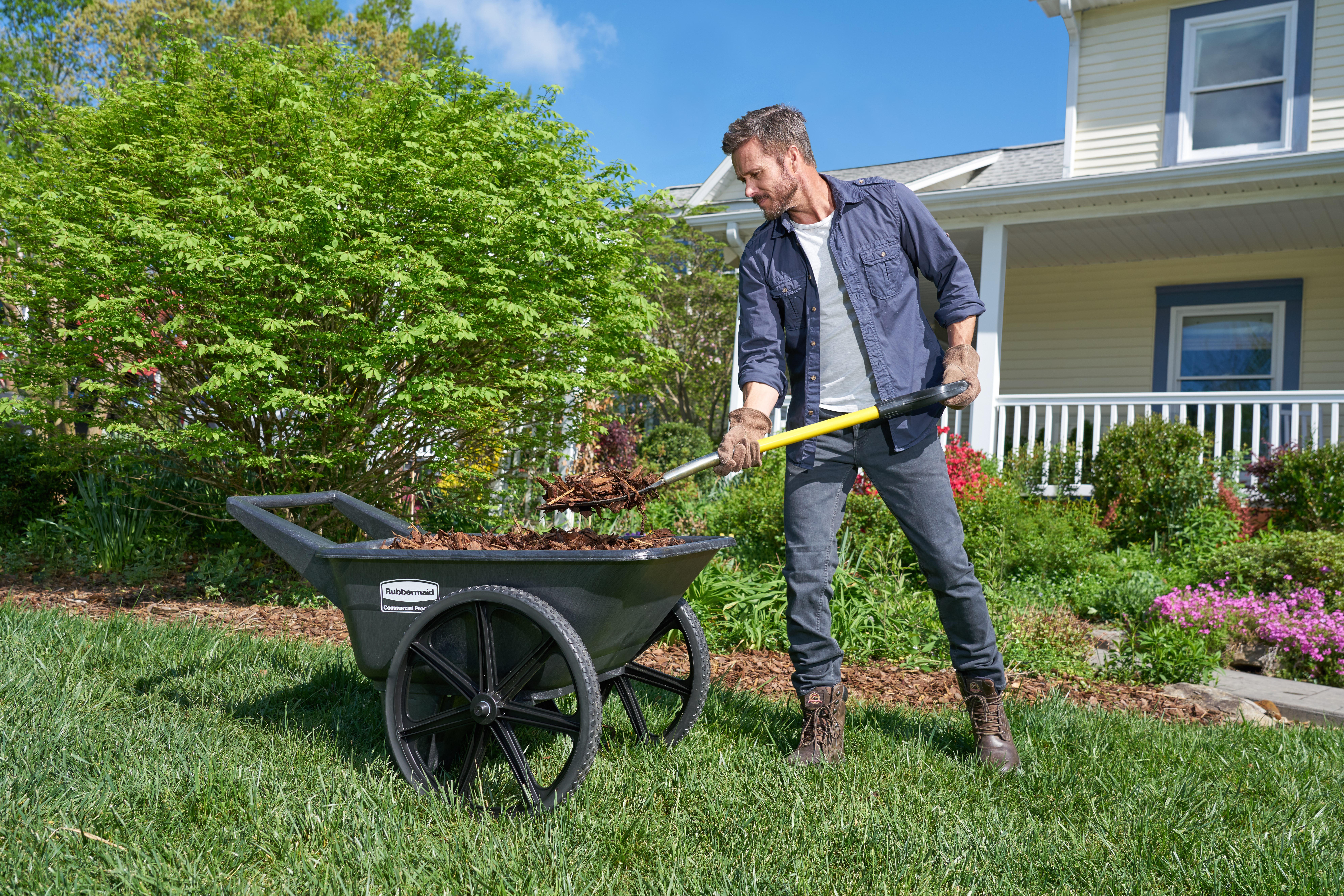 The 4 cu ft. Big Wheel Cart is an outdoor material handling solution with a 200 lb. capacity. This professional grade wheel barrow is designed for heavy-duty, long-lasting use.