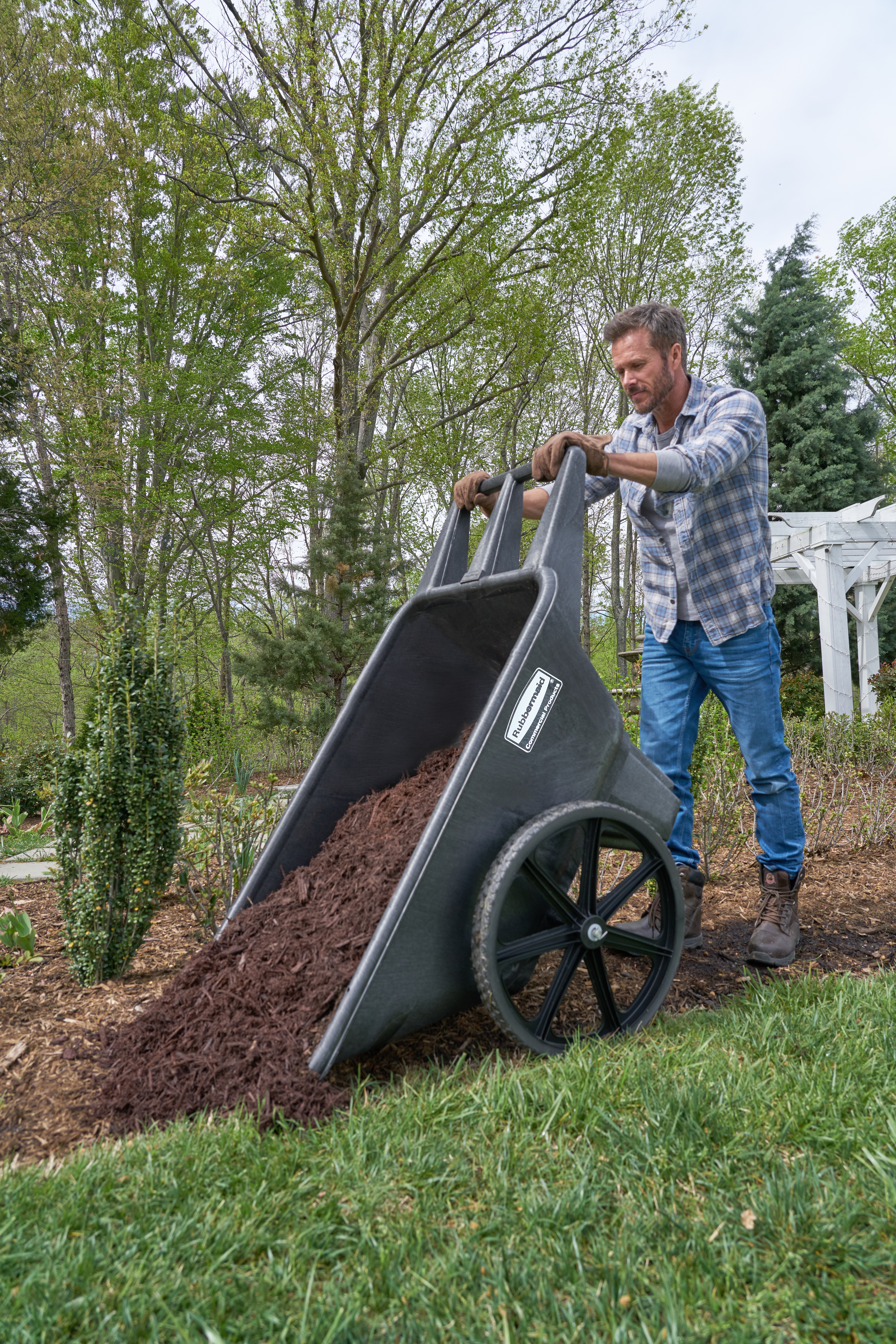 The Rubbermaid Commercial Big Wheel Cart is a professional-grade wheelbarrow that can support up to 300 lbs.