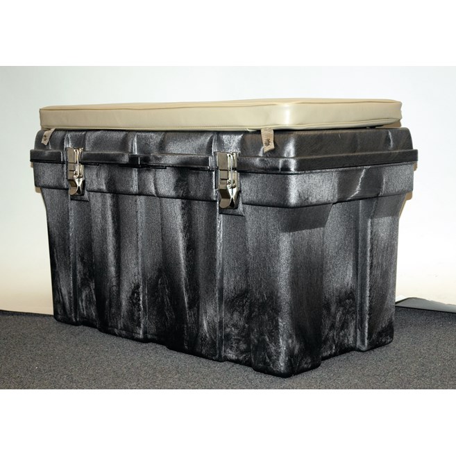 The Rubbermaid Commercial Tack Box gives you an all-purpose storage container to keep your items safe on the work site, in the stable and on the water.