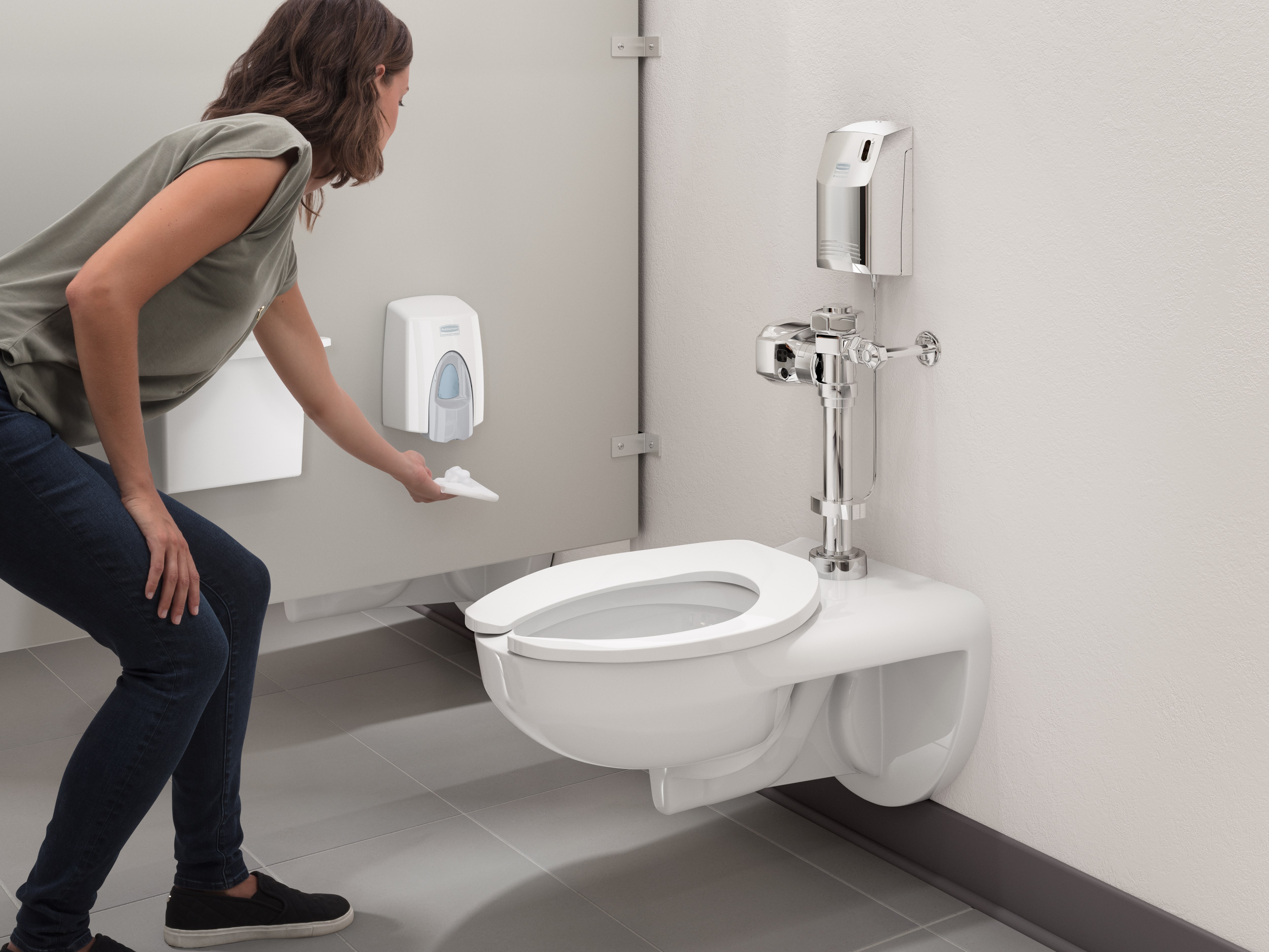 The AutoFlush® Clamp for toilets is a touch-free, sensor-activated system that eliminates the potential for cross-contamination and promotes good hygiene.