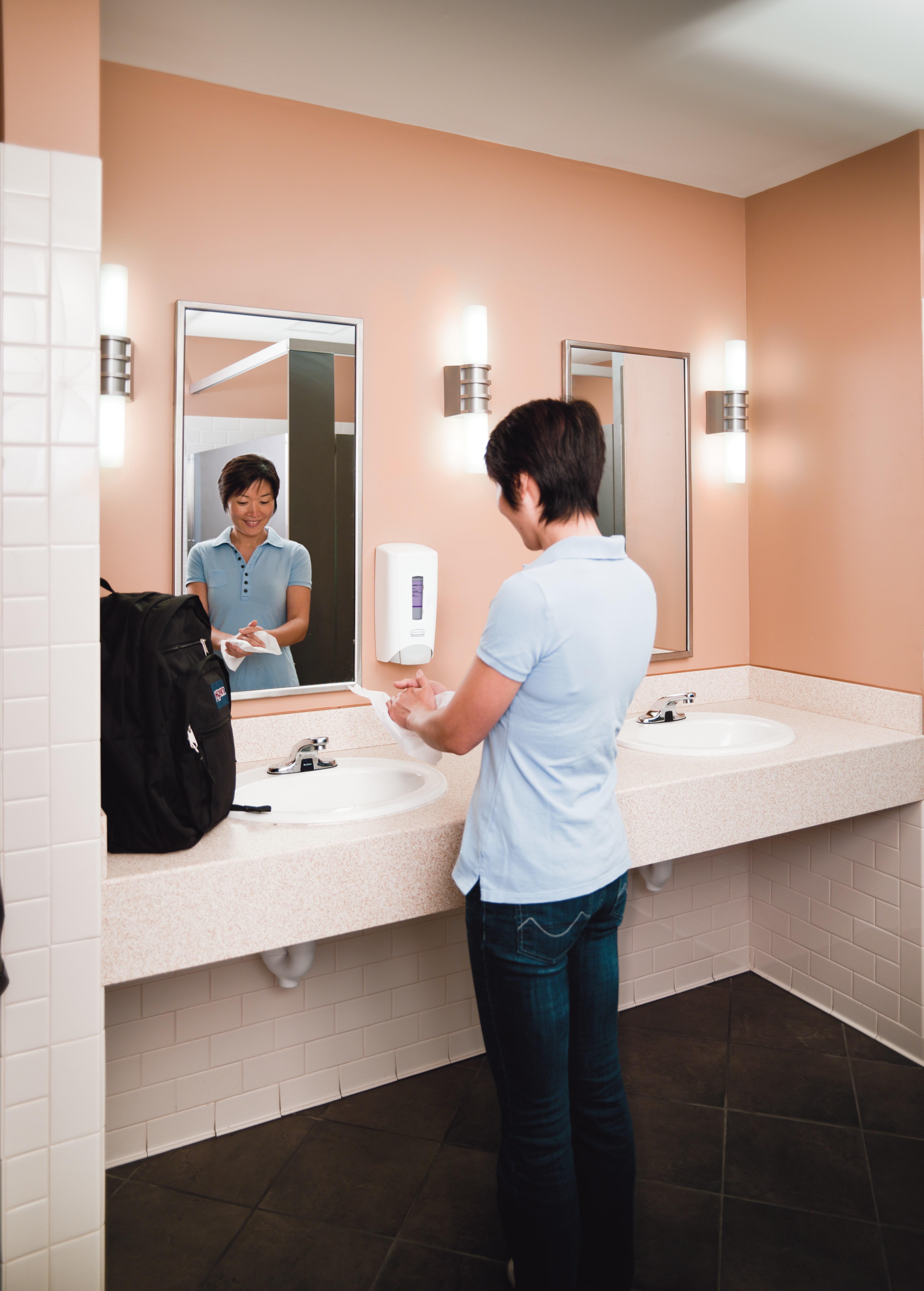 The FLex™ Dispenser is a manual wall-mounted system featuring a revolutionary design that increases your facility's efficiency by using two different soaps, liquid or foam, with the purchase of one single dispenser.
