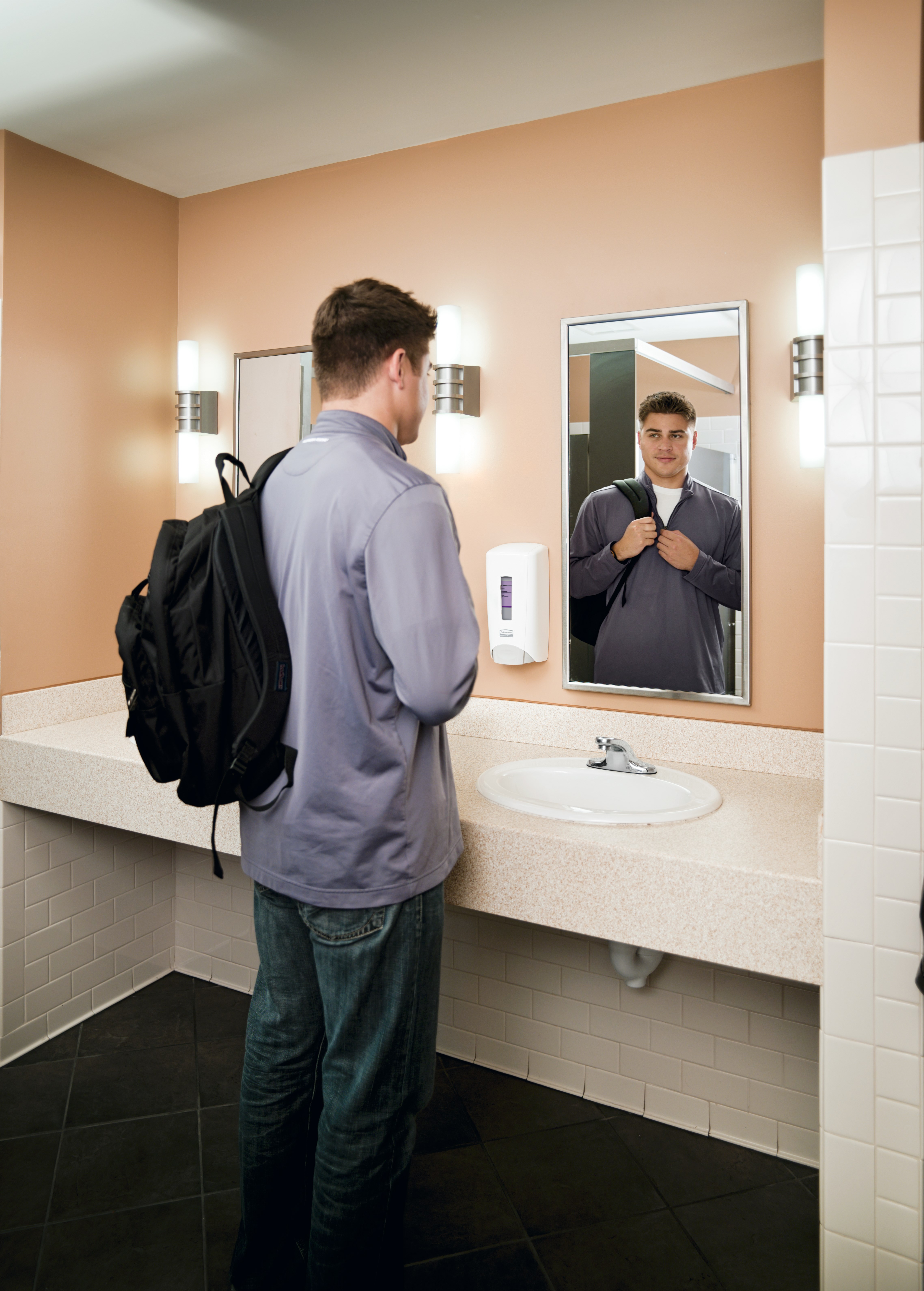 The FLex™ Dispenser is a manual wall-mounted system featuring a revolutionary design that increases your facility's efficiency by using two different soaps, liquid or foam, with the purchase of one single dispenser.