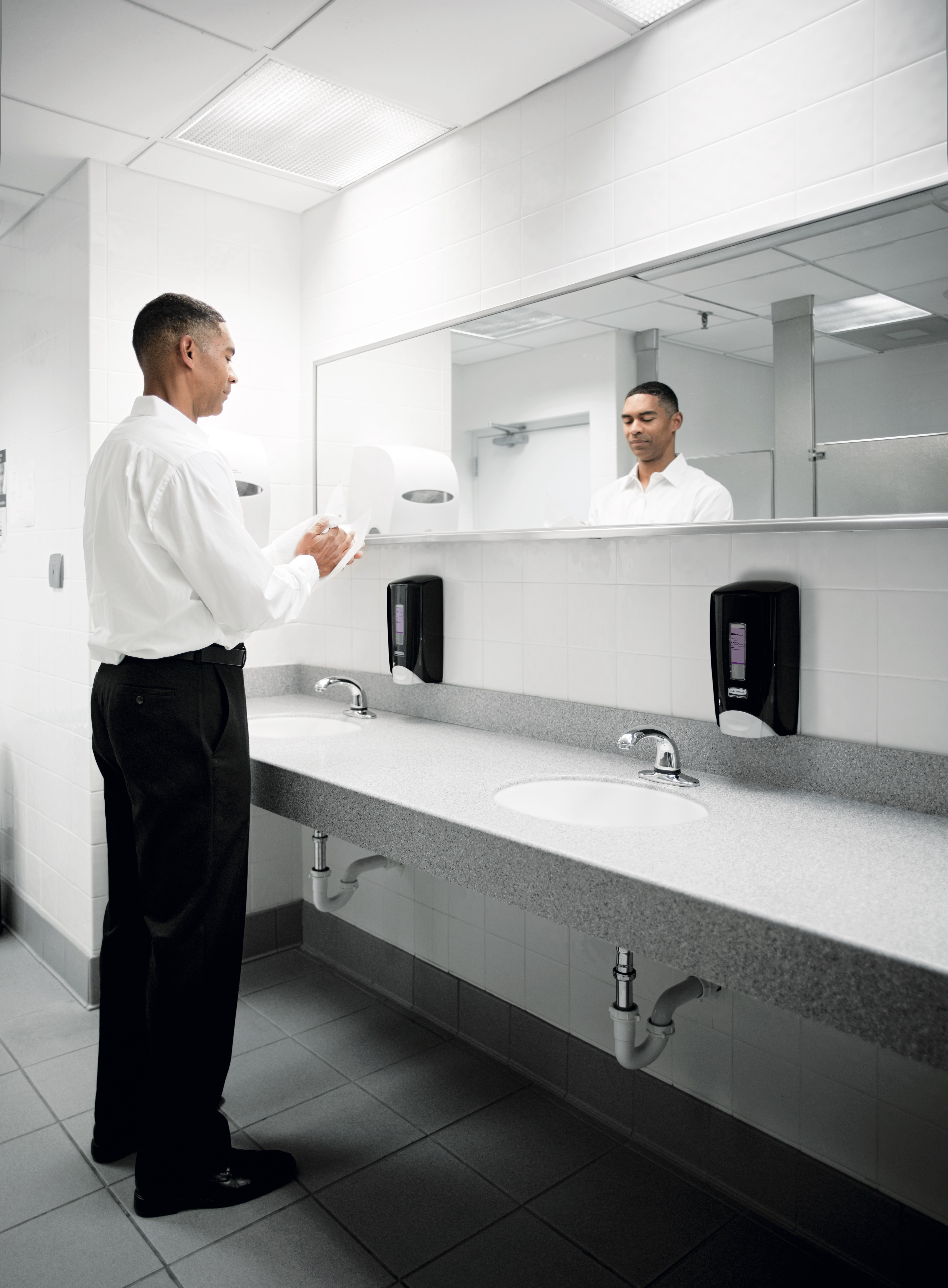 The FLex™ Dispenser is a manual wall-mounted system featuring a revolutionary design that increases your facility's efficiency by using two different soaps, liquid or foam, with the purchase of one single dispenser.