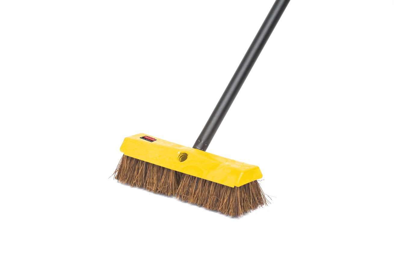 Deck Brush FG9B3400BRN is a high quality deck brush. Plastic block resists splitting and delaminating. Flagged synthetic fibers with palmyra fill help avoid scratching. Long-lasting, stain-resistant polypropylene bristles.