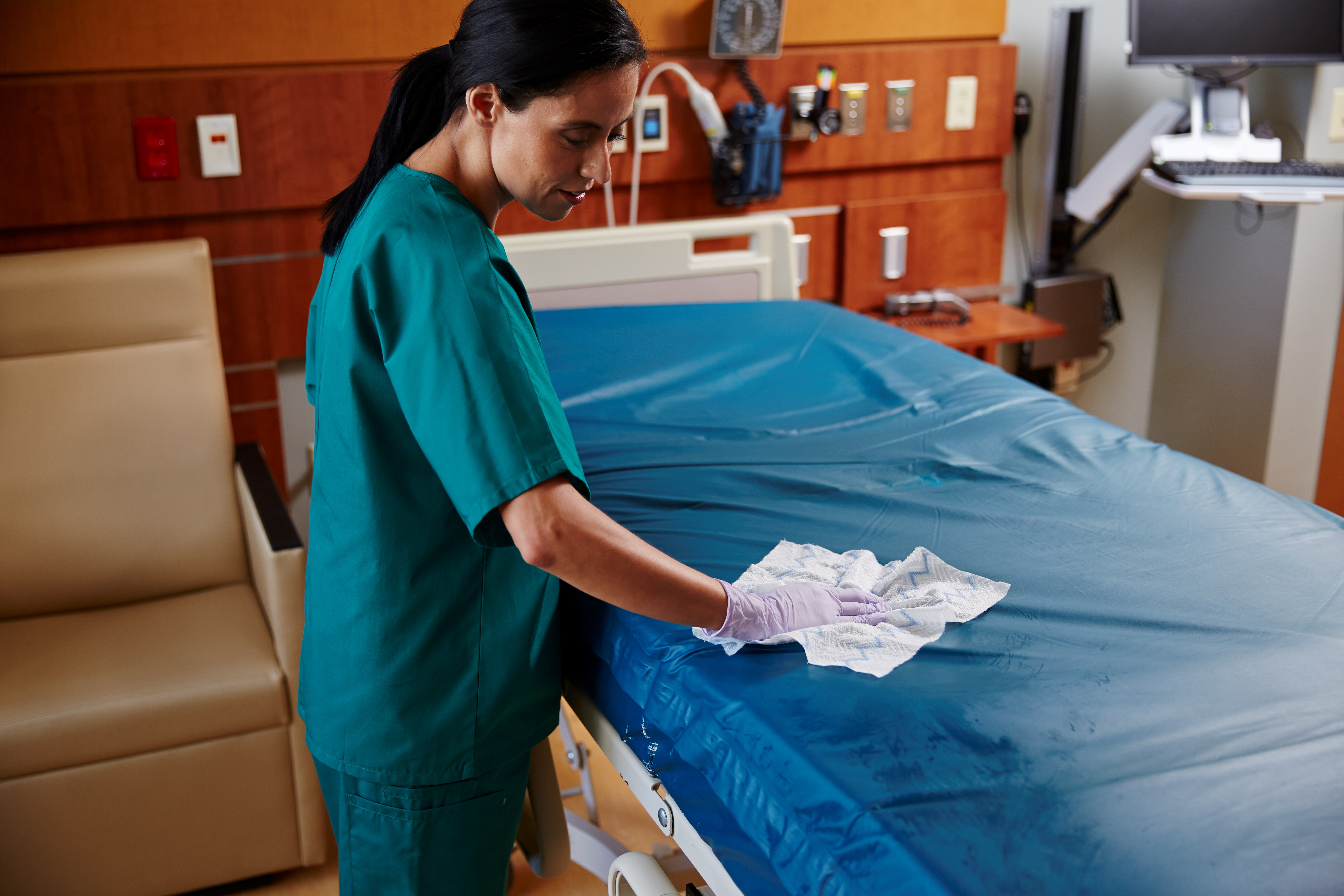 HYGEN™ Disposable Microfiber is proven to remove 99.9% of tested viruses and bacteria. Innovative technology knits microfiber yarn into a non-woven substrate, creating unique, disposable microfiber.