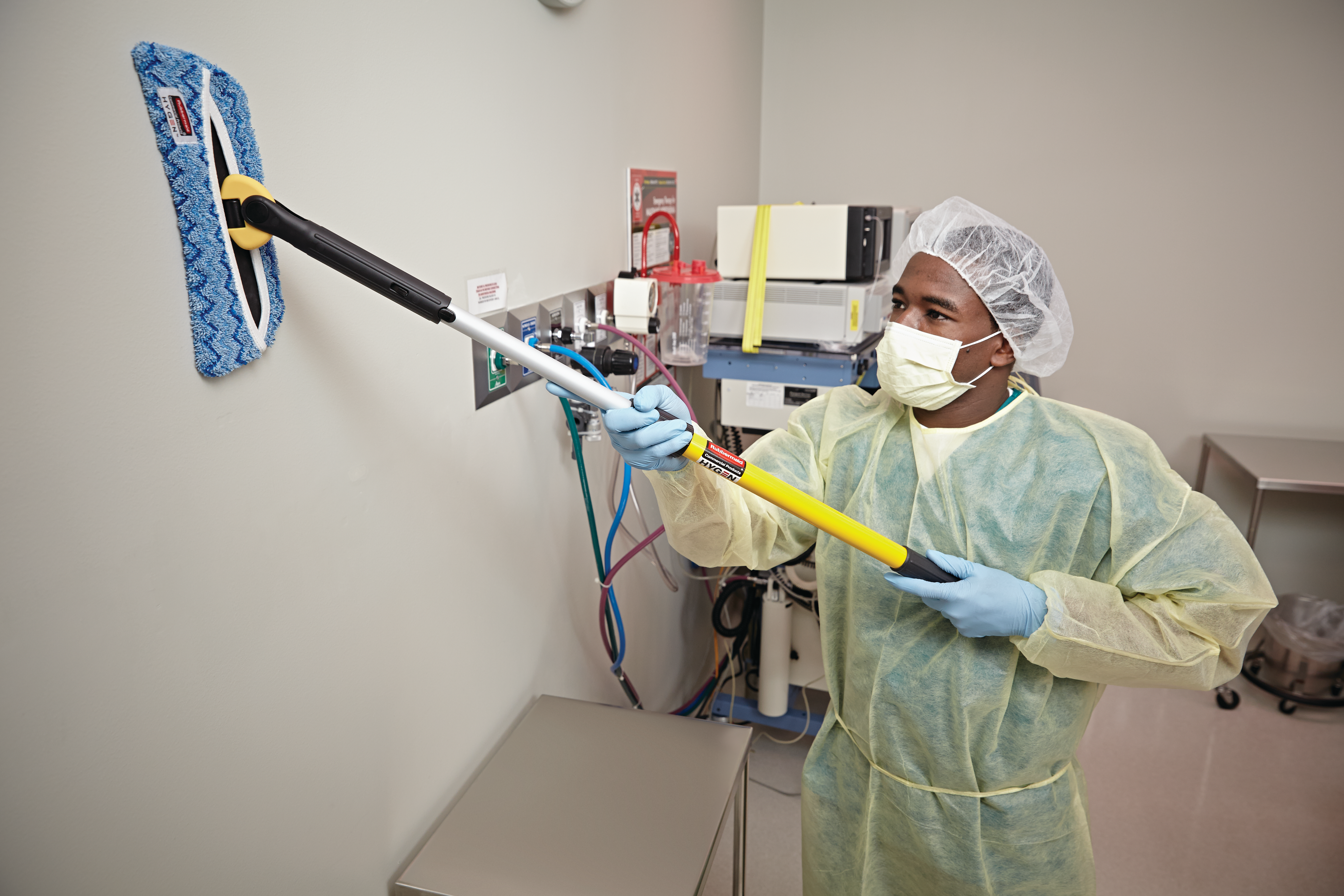 The Rubbermaid Commercial HYGEN™ Microfibre Flexi-Frame Wet Pad Cover is ideal for general mopping, with or without chemicals.