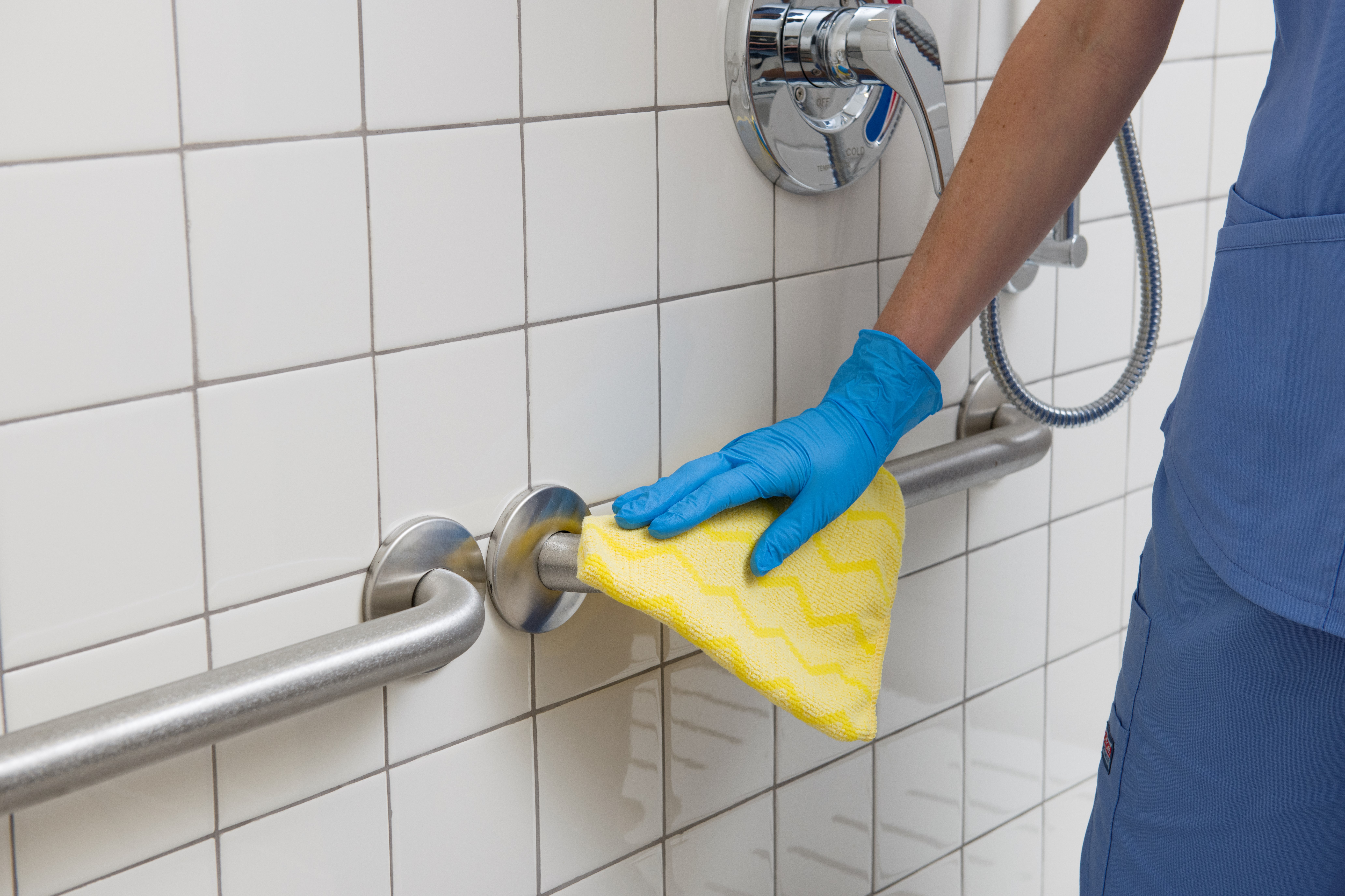 HYGEN™ Microfiber is proven to remove 99.9% or more of tested fungi, viruses, and bacteria*. Combining superior microfiber with a built-in scrubber, HYGEN™ Microfiber helps prevent cross-transmission and reduces the risk of healthcare-associated infections.