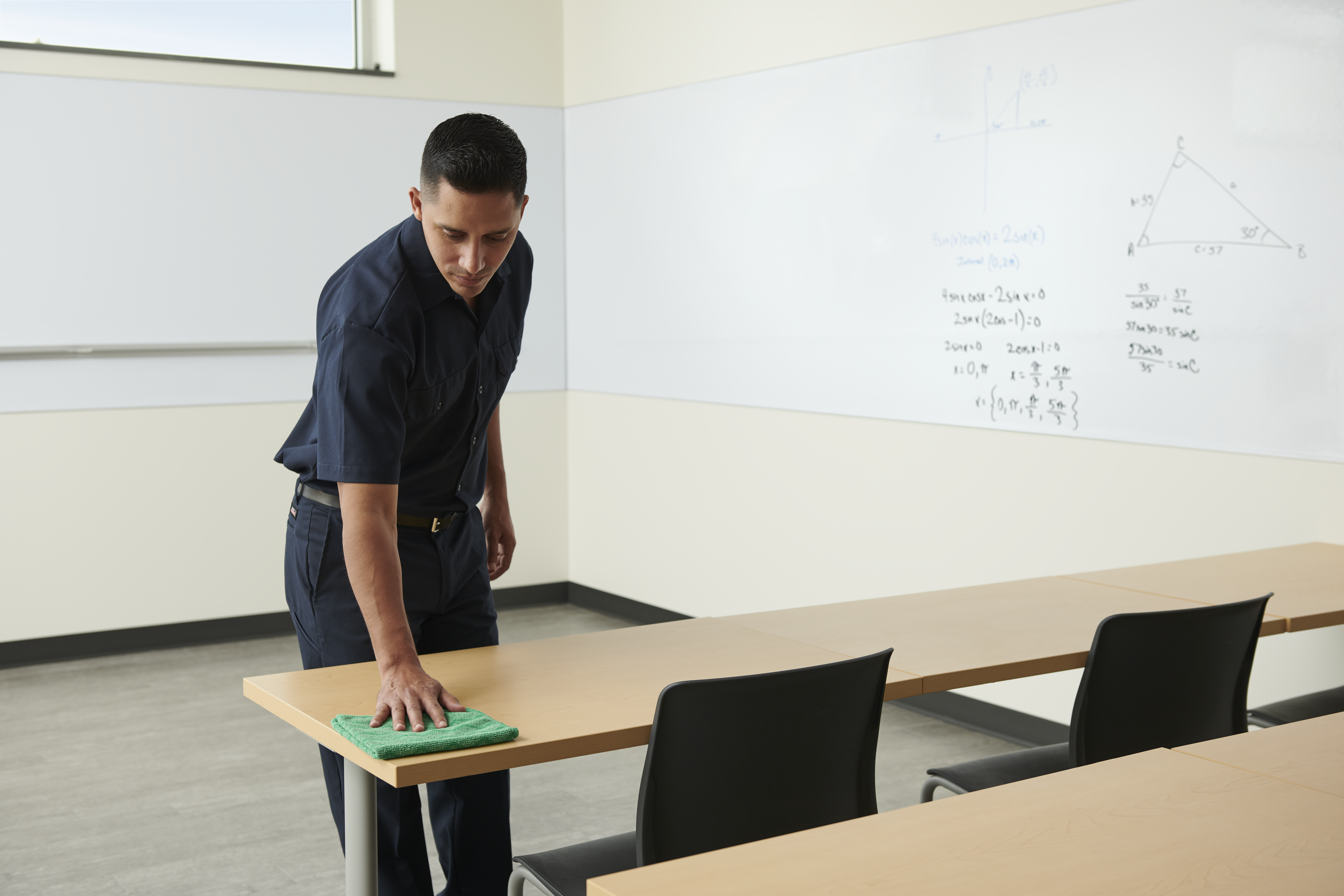 HYGEN™ Microfibre is proven to remove 99.7% or more of tested viruses and bacteria. Combining superior microfibre with built-in scrubber technology, HYGEN™ Microfibre helps prevent cross-transmission and reduces the risk of healthcare-associated infections.