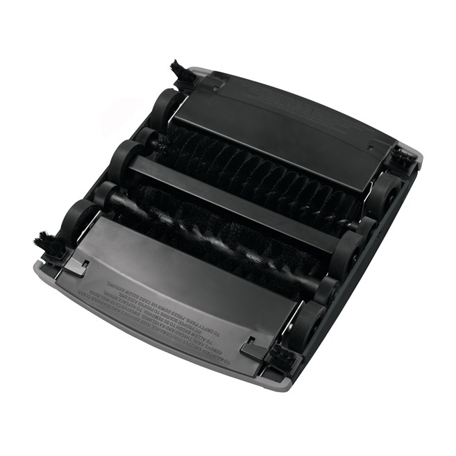 Two bristle brush rolls provide effective cleaning power to collect dust, dirt, and debris.