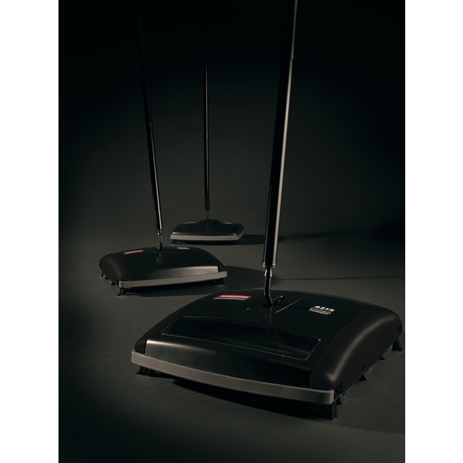 Two bristle brush rolls provide effective cleaning power to collect dust, dirt, and debris.