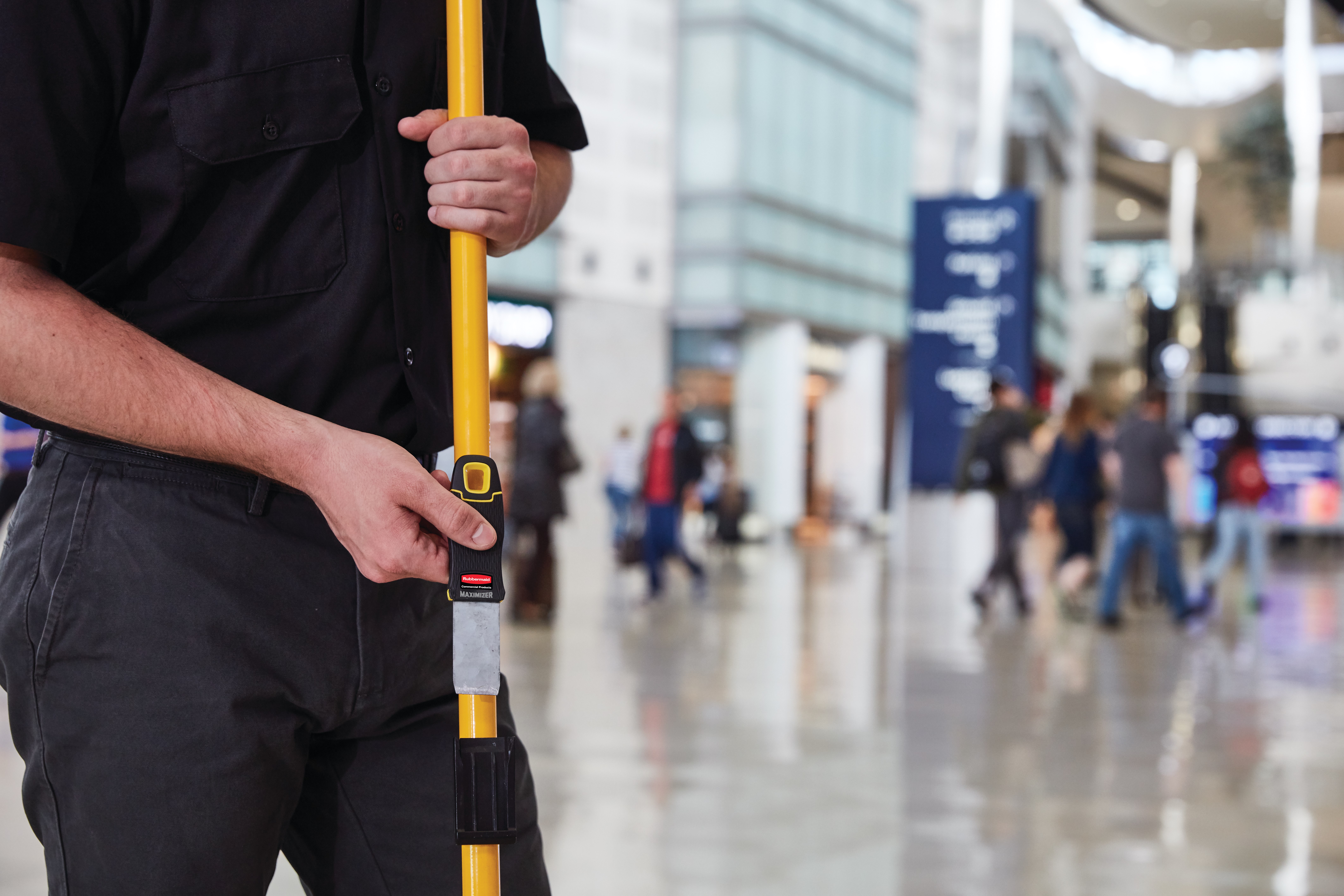 The Rubbermaid Commercial Maximizer™ cleaning tools help workers save time by reducing steps in a task, reducing the time of a step and reducing user effort.  Engineered to last and designed to perform in a variety of common spaces, Maximizer cleaning tools deliver fast, consistent results shift after shift.