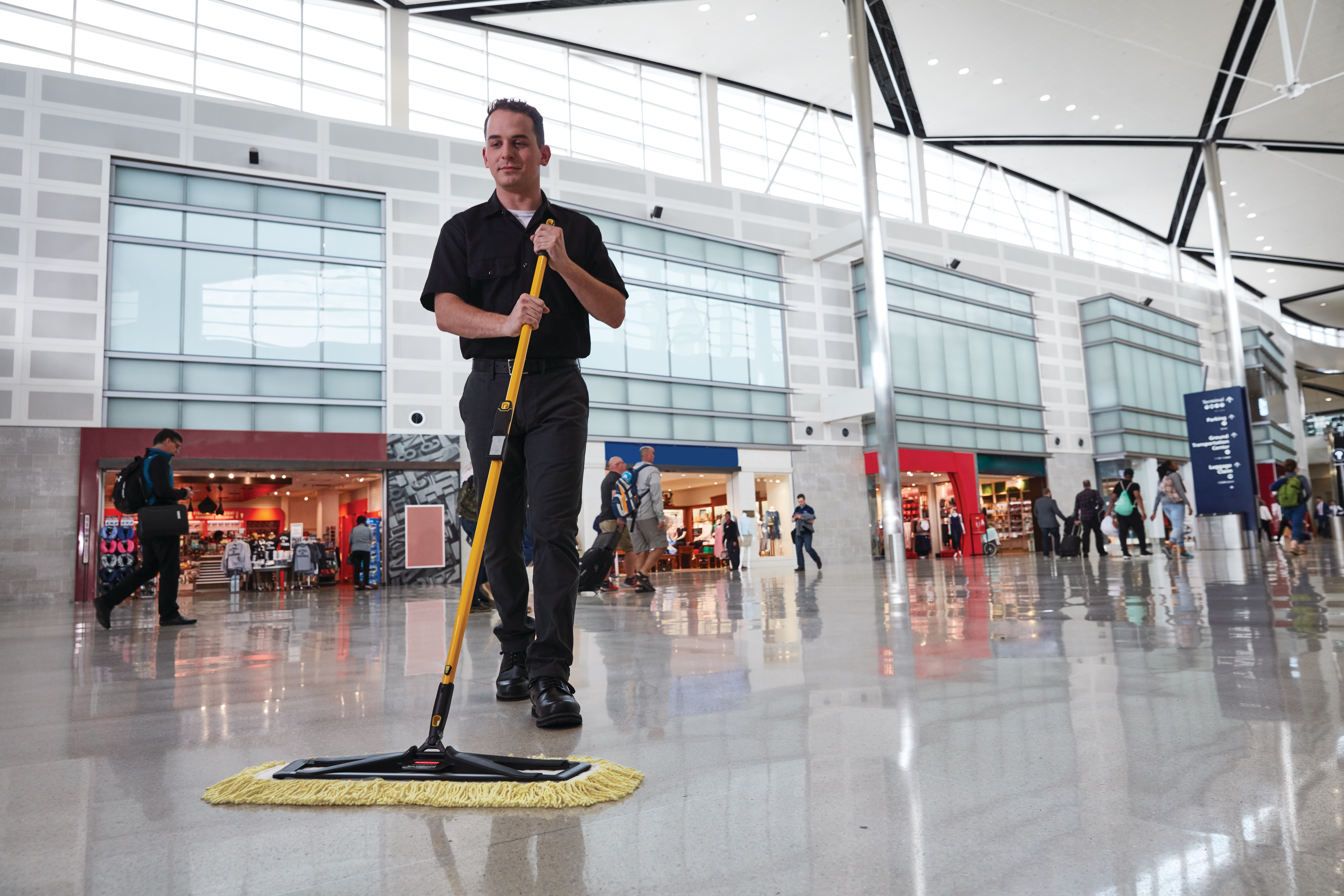The Rubbermaid Commercial Maximizer™ cleaning tools help workers save time by reducing steps in a task, reducing the time of a step and reducing user effort.  Engineered to last and designed to perform in a variety of common spaces, Maximizer cleaning tools deliver fast, consistent results shift after shift.