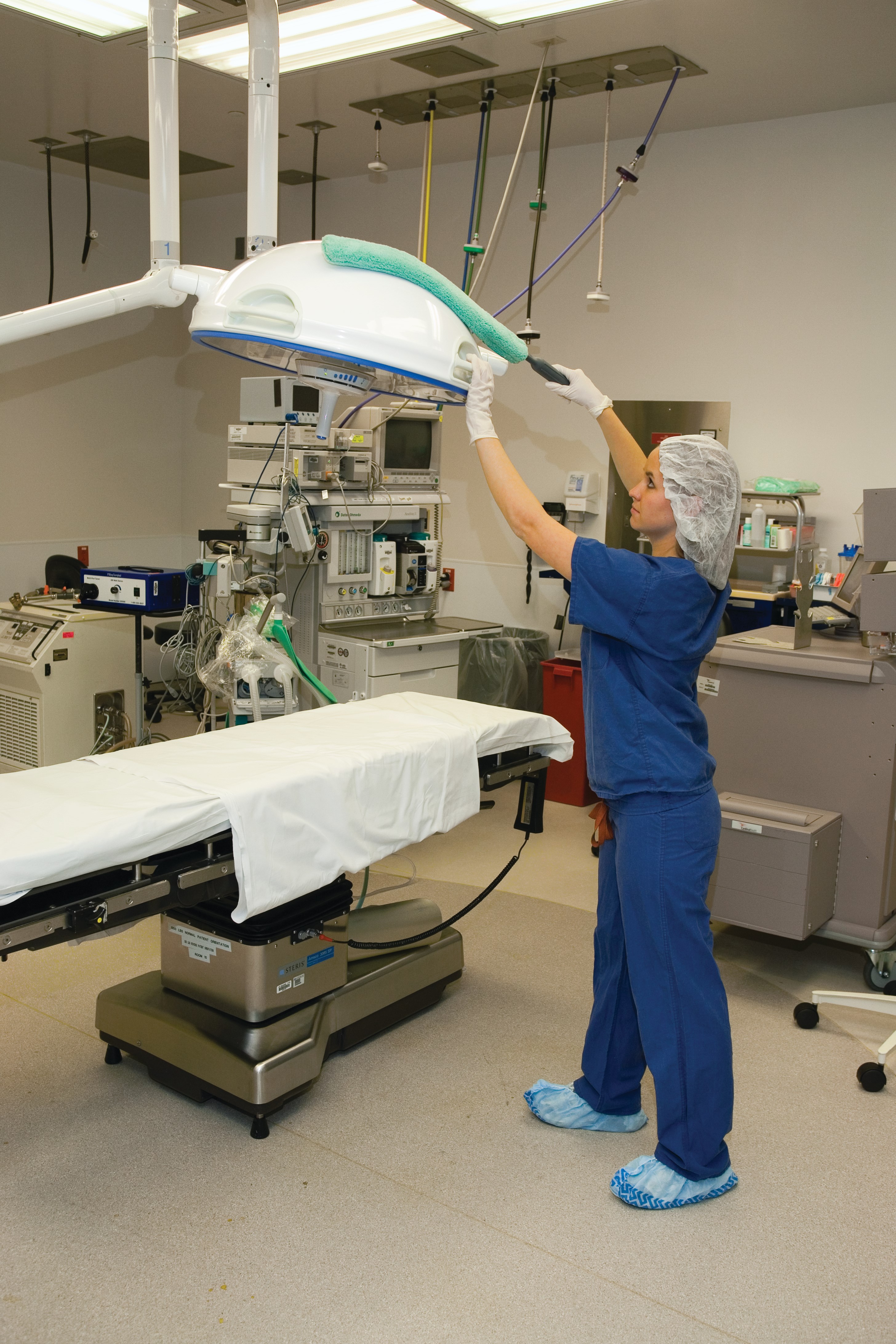 HYGEN™ Microfiber Quick-Connect Flexi-Wand and Duster helps remove dust from crevices and hard-to-reach places.