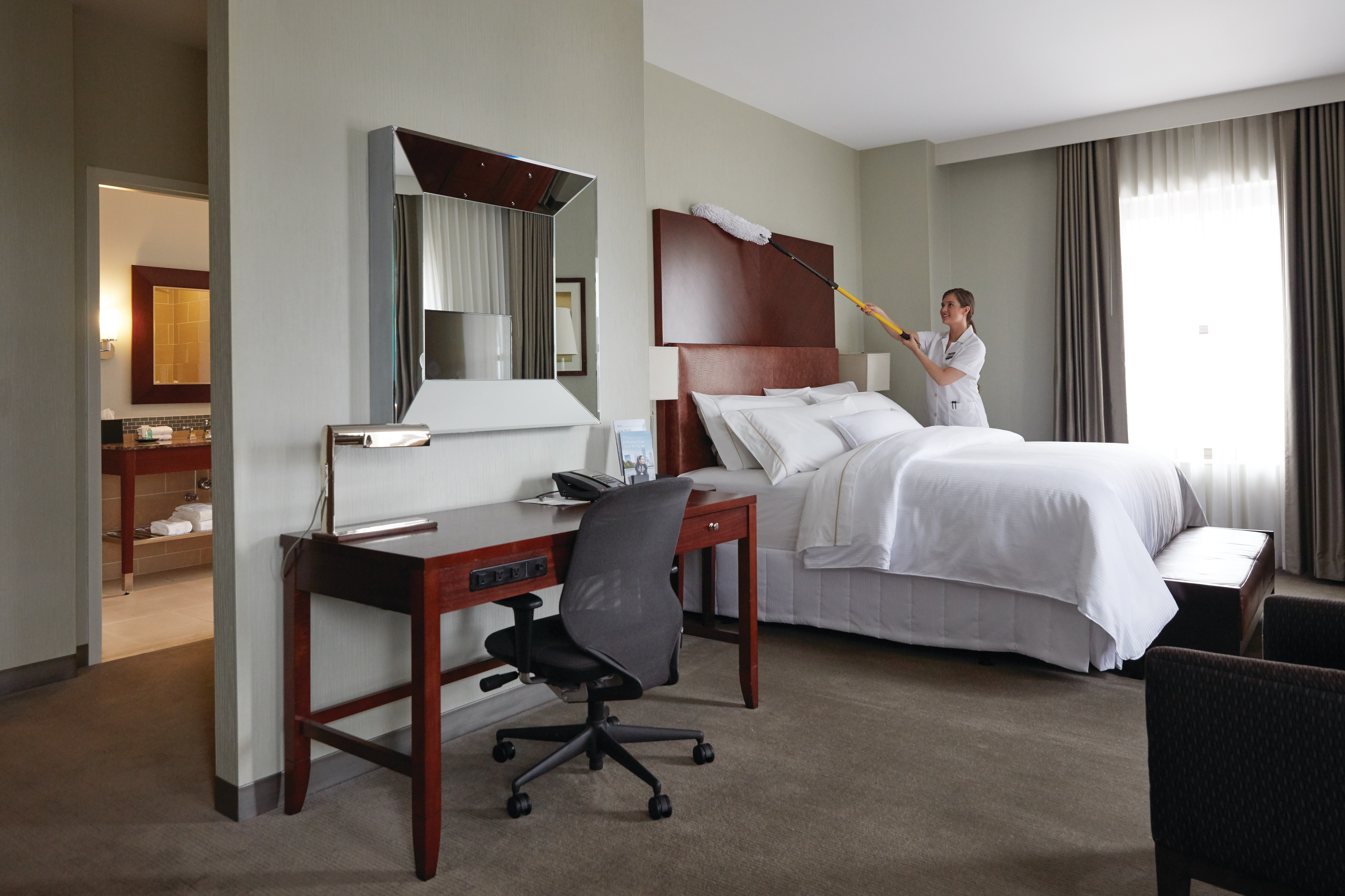 The Rubbermaid Commercial Maximizer™ cleaning tools help workers save time by reducing steps in a task, reducing the time of a step and reducing user effort.  Engineered to last and designed to perform in a variety of common spaces, Maximizer cleaning tools deliver fast, consistent results shift after shift.